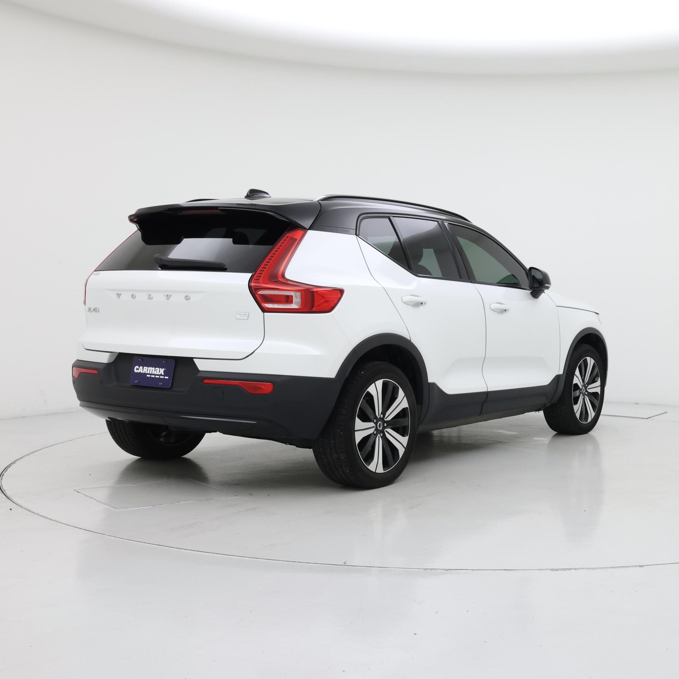 Thumbnail: 2023 Volvo XC40 - 8