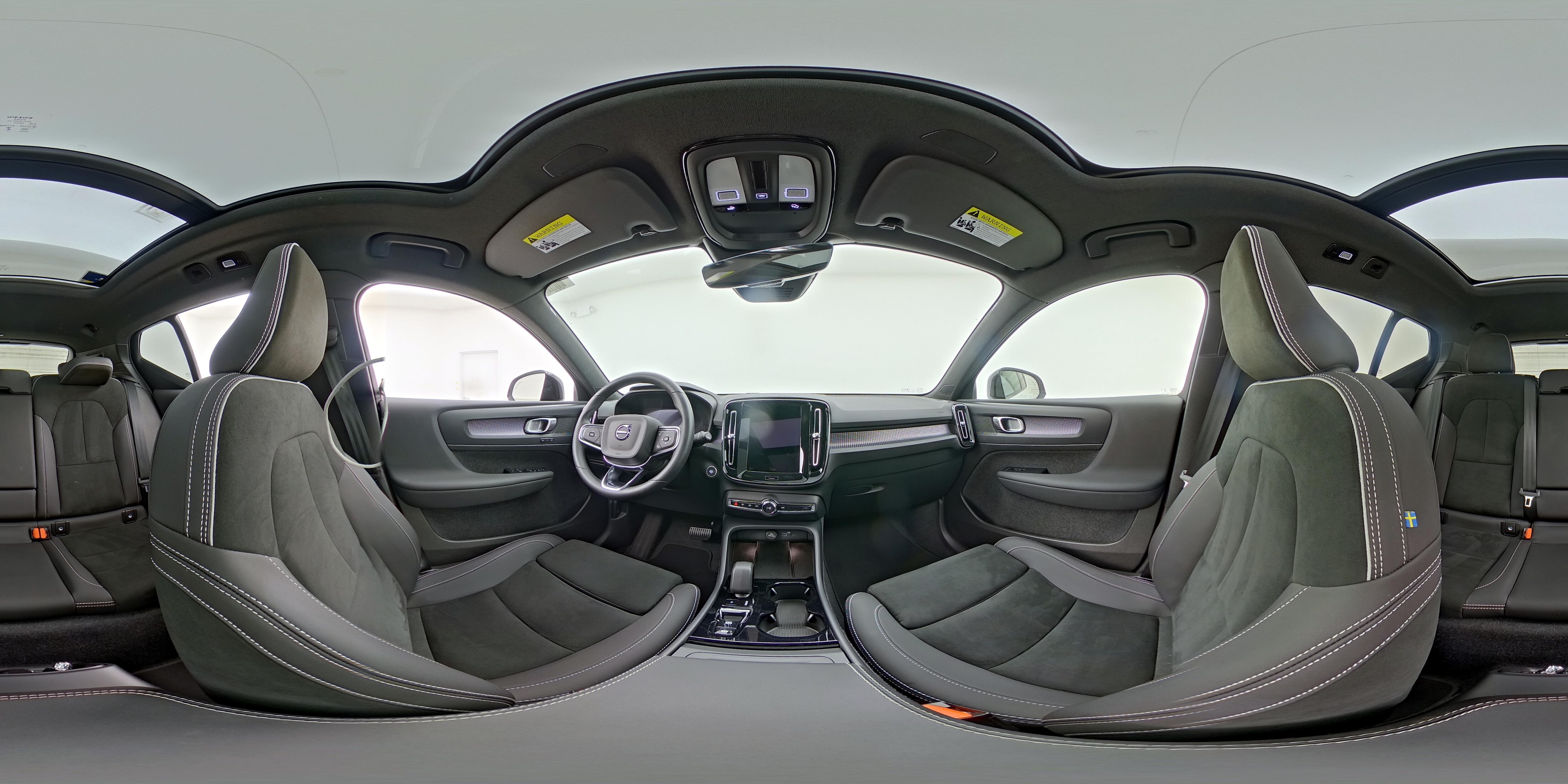 2025 Volvo XC40 Plus - Photo 26