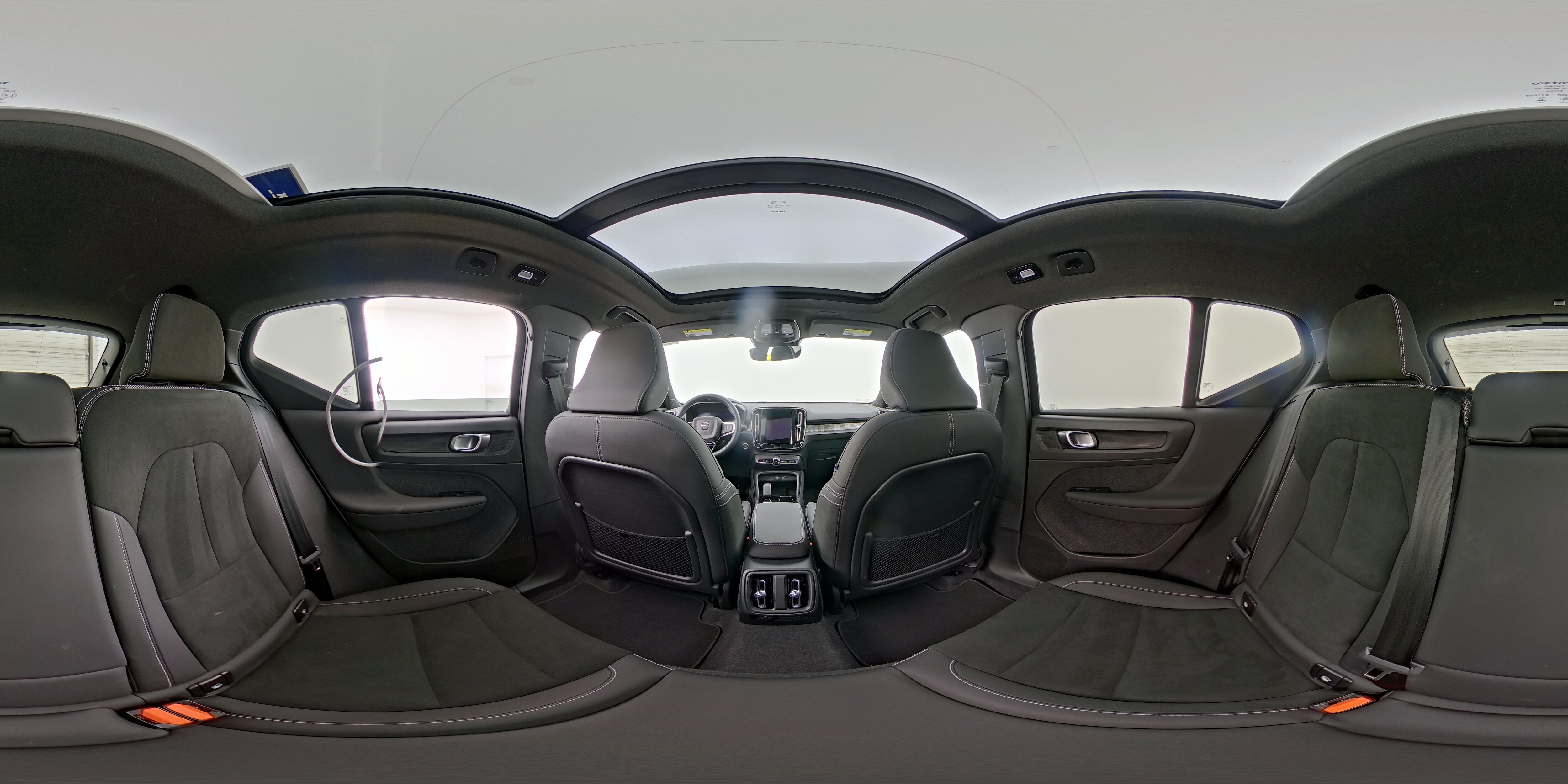 2025 Volvo XC40 Plus - Photo 27