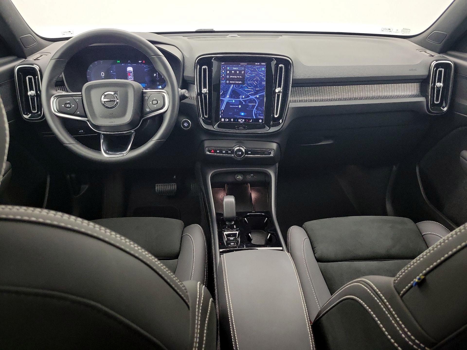 Thumbnail: 2025 Volvo XC40 - 9