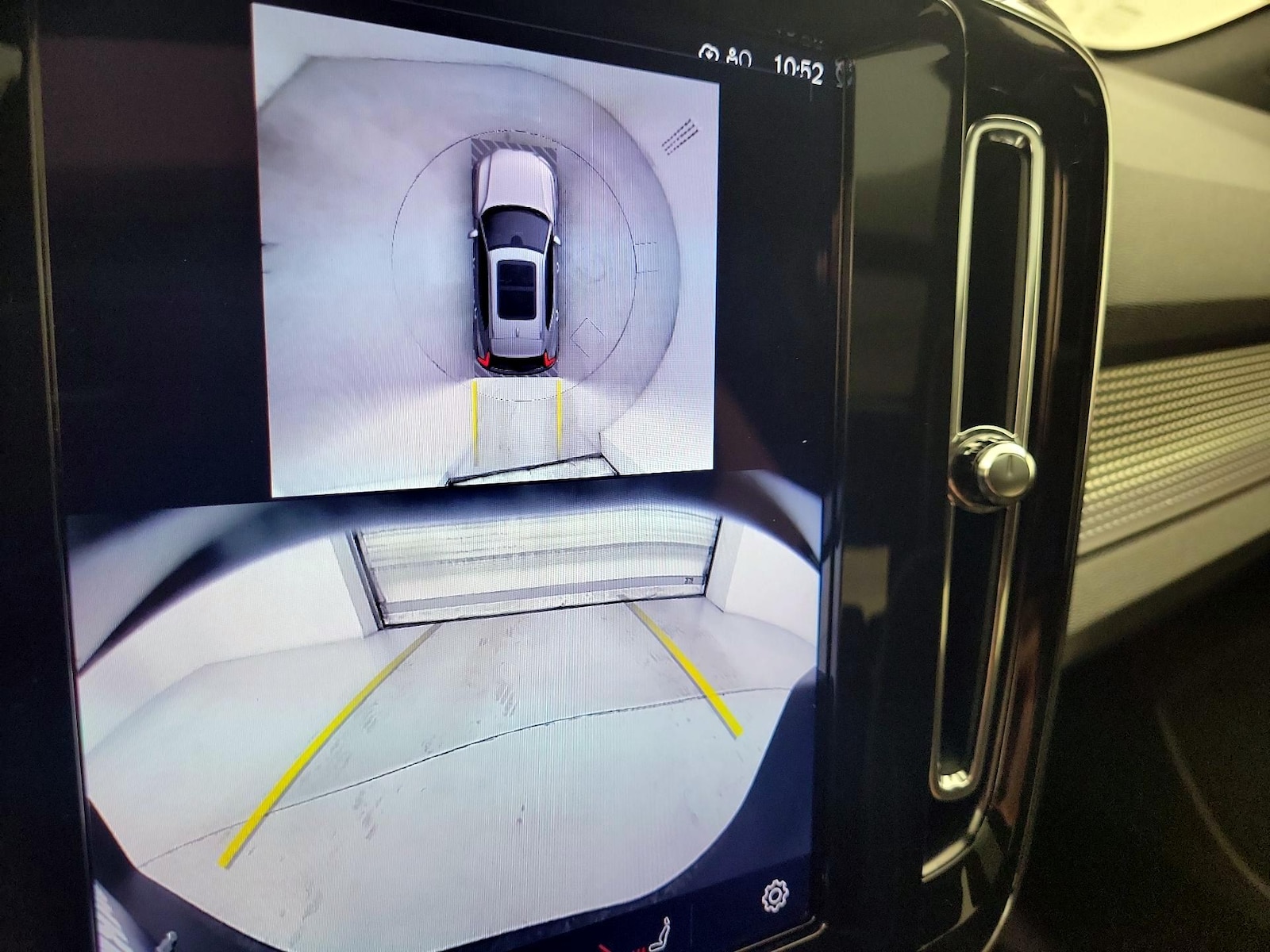 2025 Volvo XC40 Plus - Photo 16