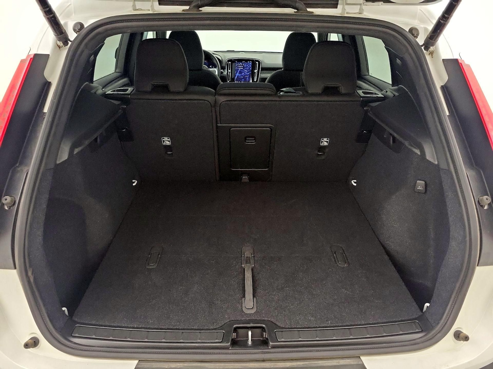 2025 Volvo XC40 Plus - Photo 23