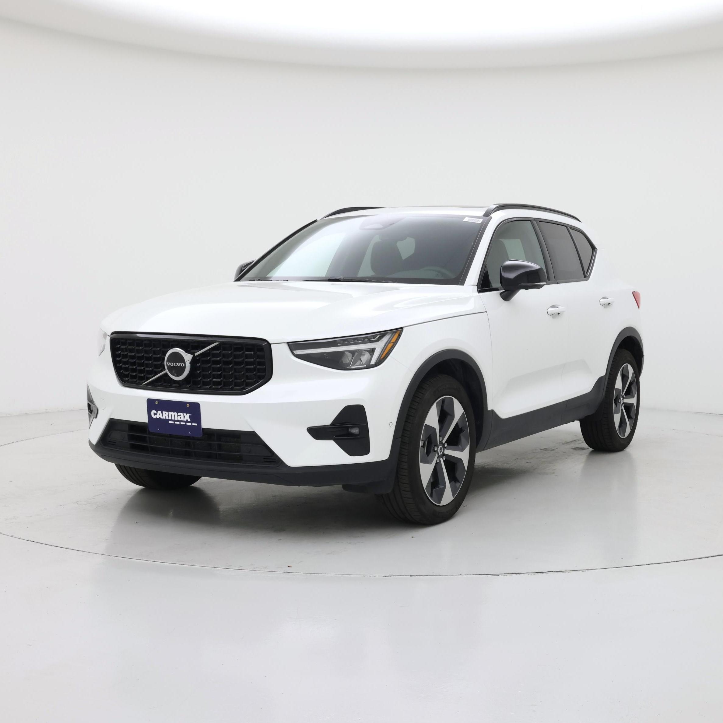 Thumbnail: 2025 Volvo XC40 - 4