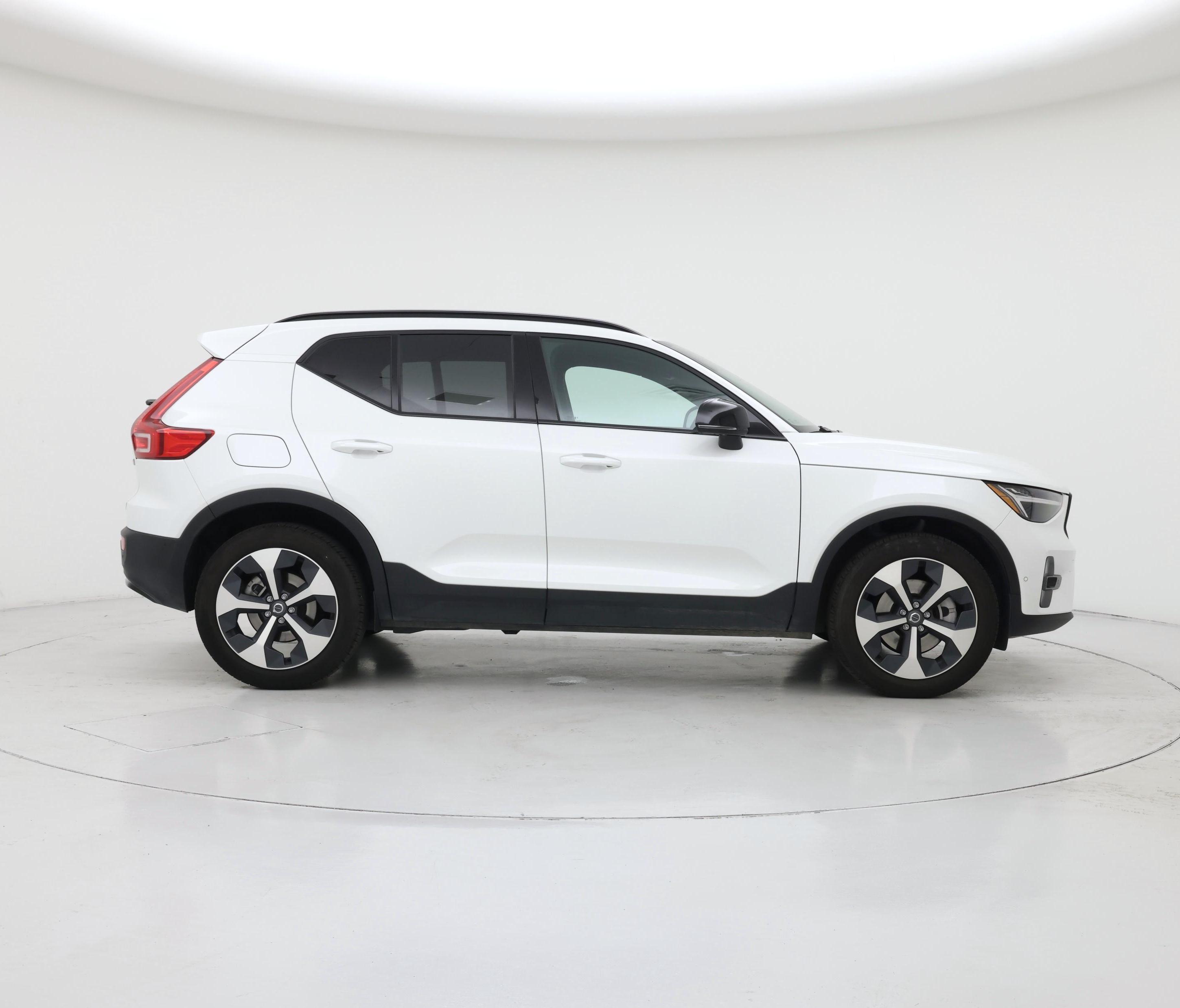 Thumbnail: 2025 Volvo XC40 - 7