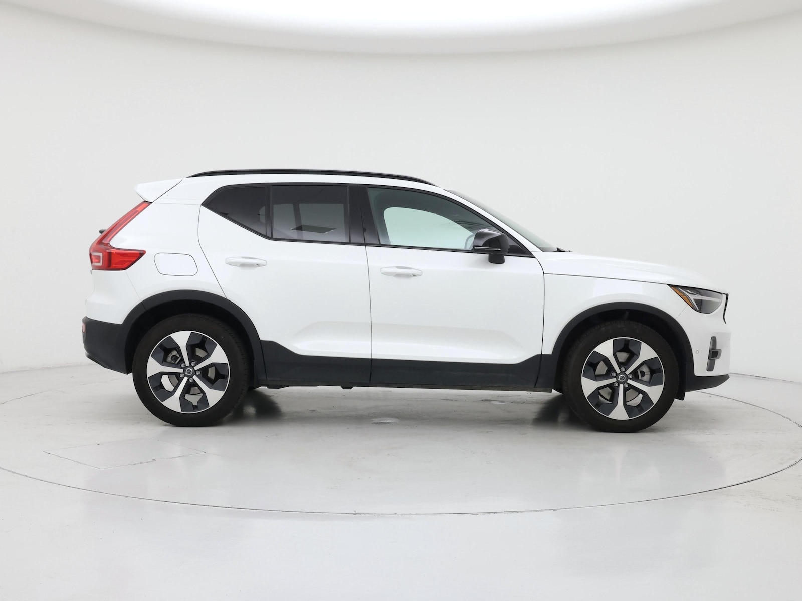 2025 Volvo XC40 Plus - Photo 8