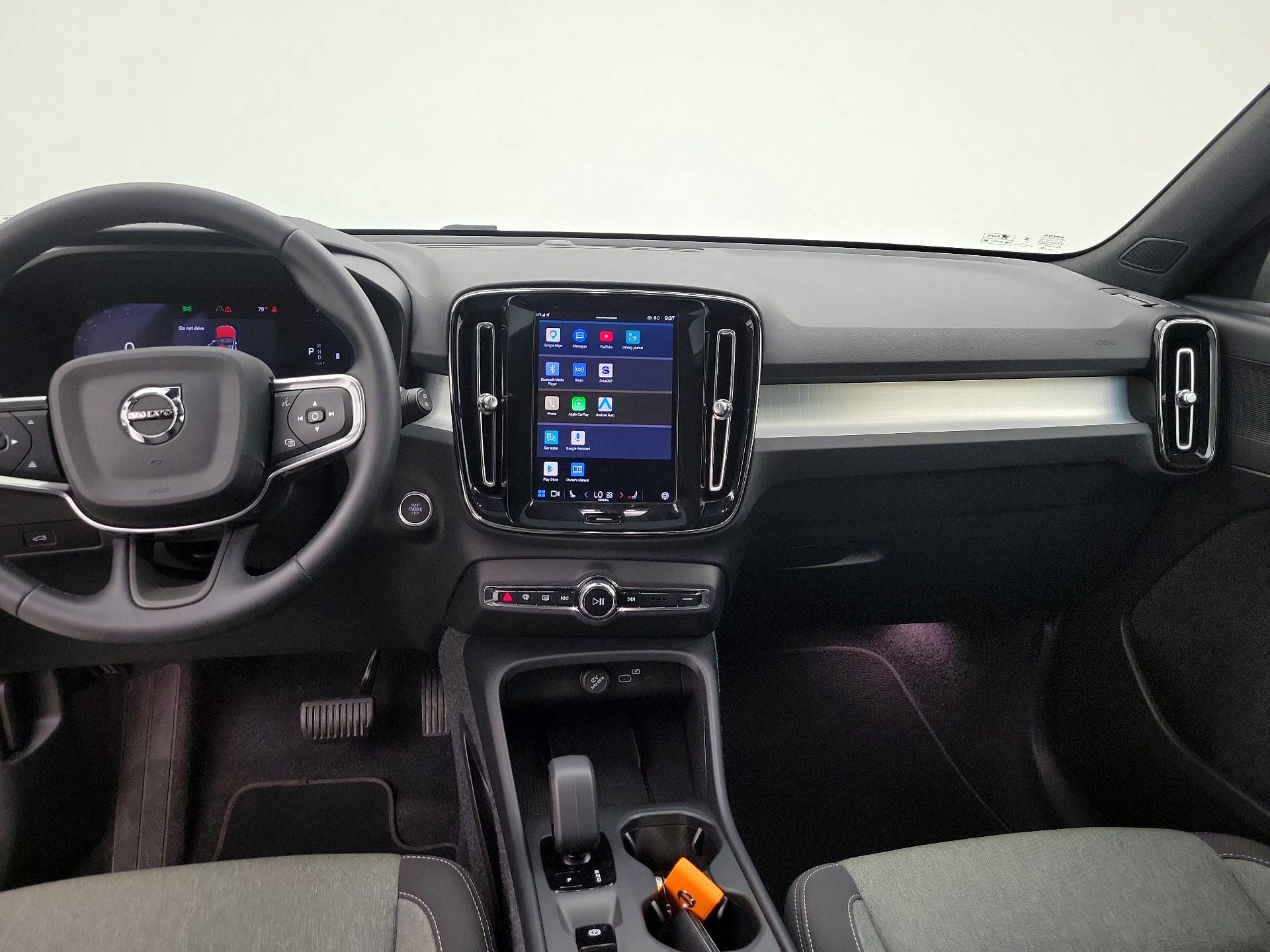 Thumbnail: 2025 Volvo XC40 - 9
