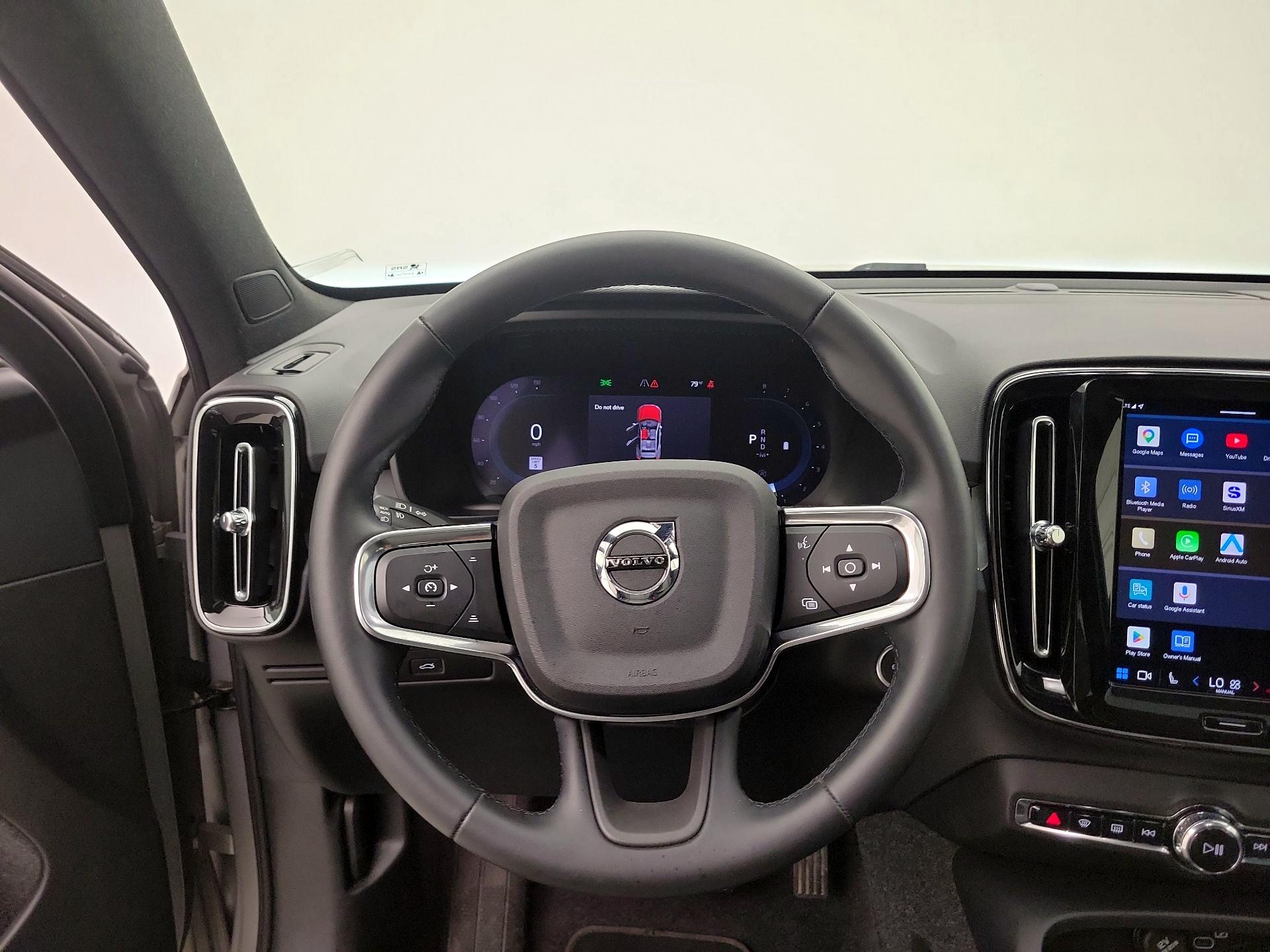 Thumbnail: 2025 Volvo XC40 - 10