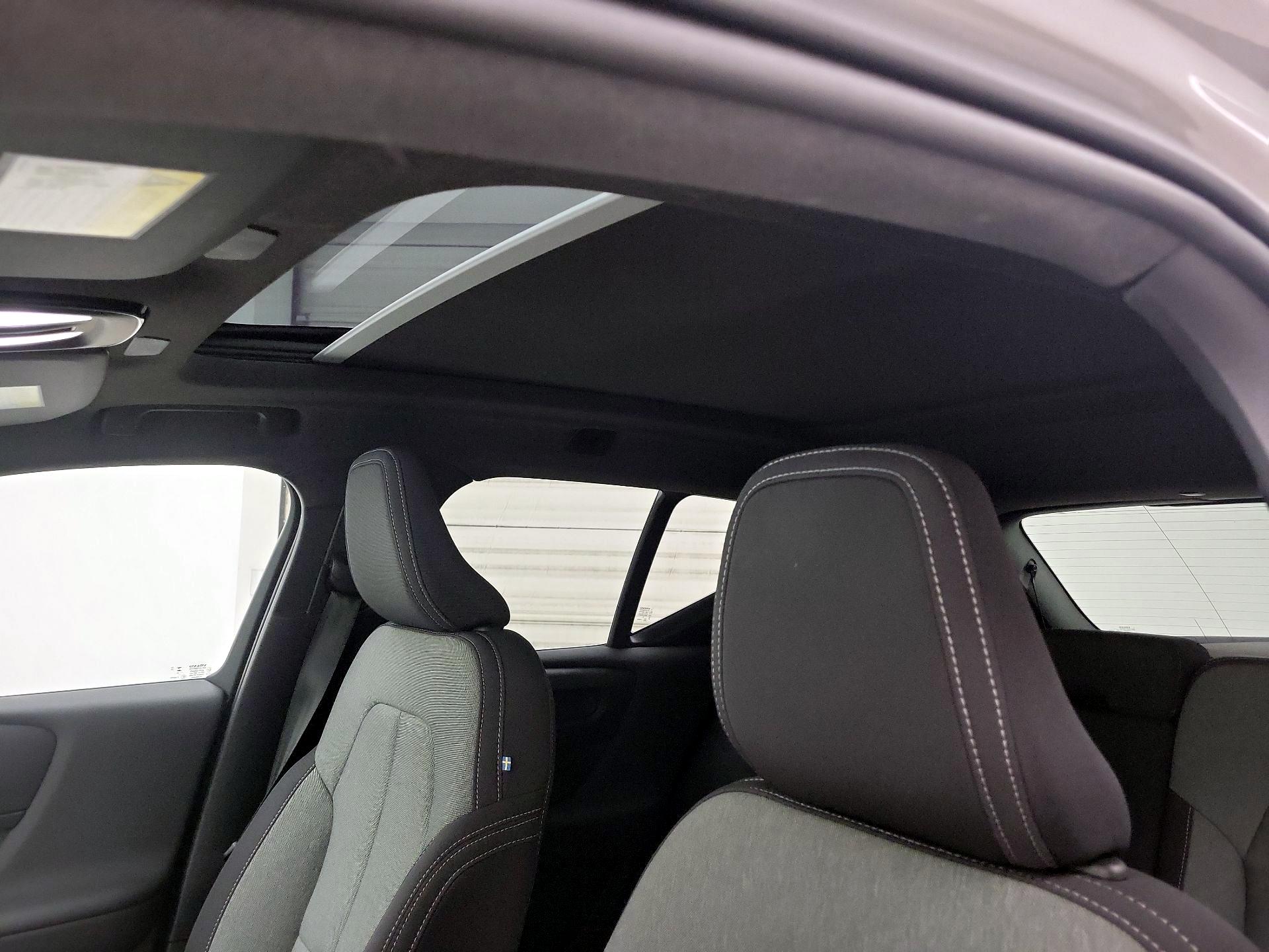 Thumbnail: 2025 Volvo XC40 - 19