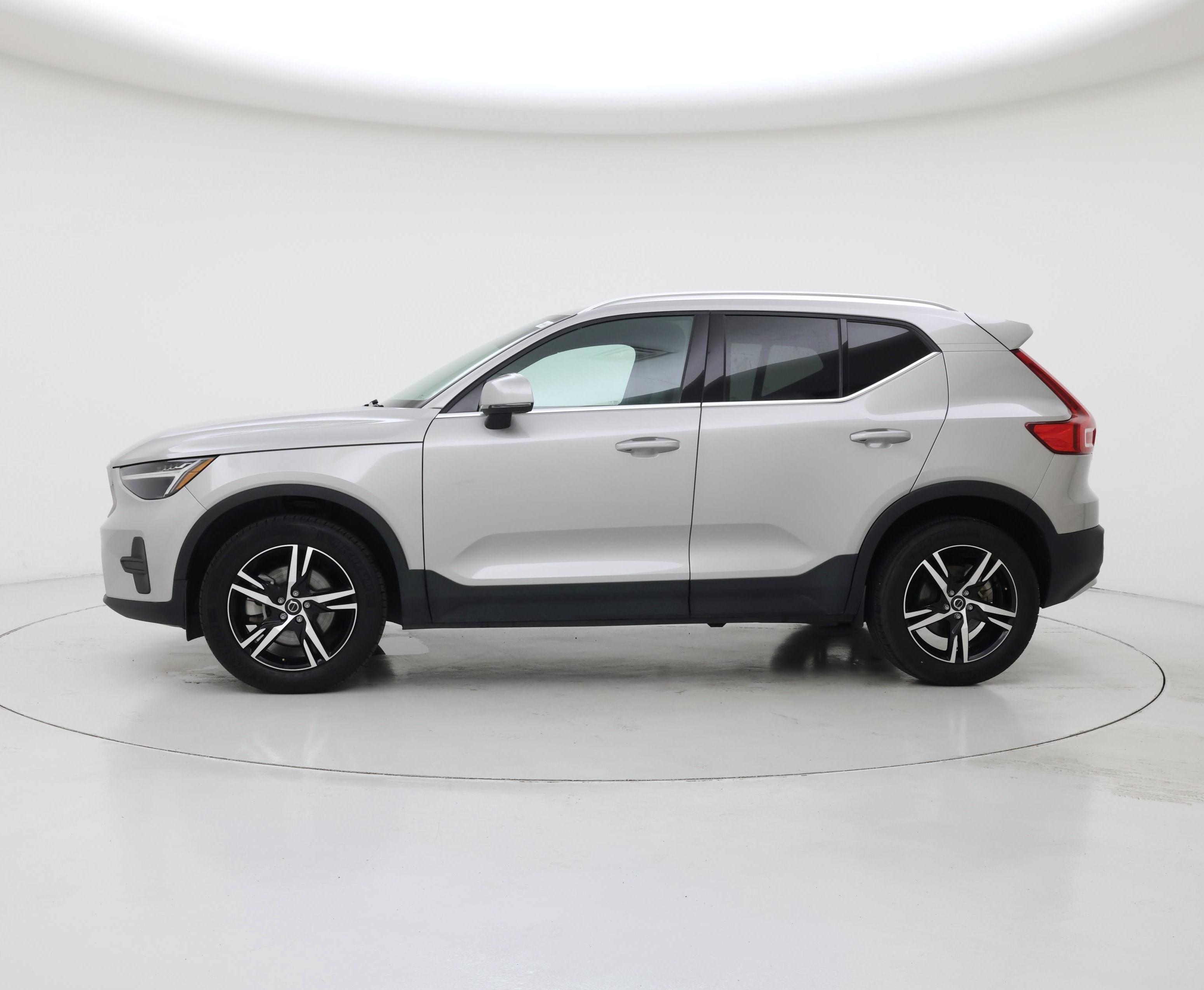 Thumbnail: 2025 Volvo XC40 - 3