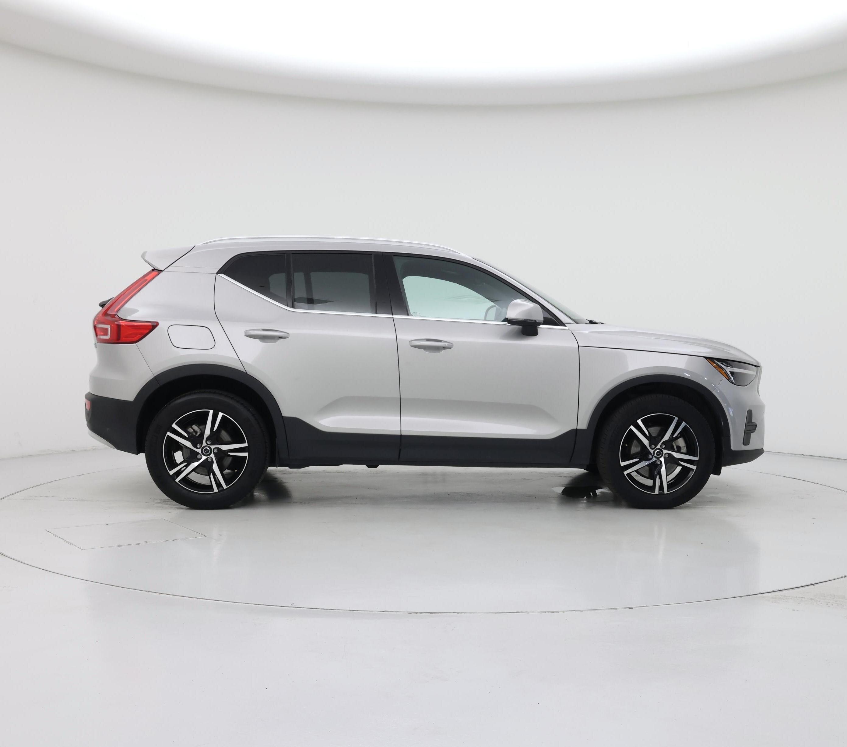 Thumbnail: 2025 Volvo XC40 - 7
