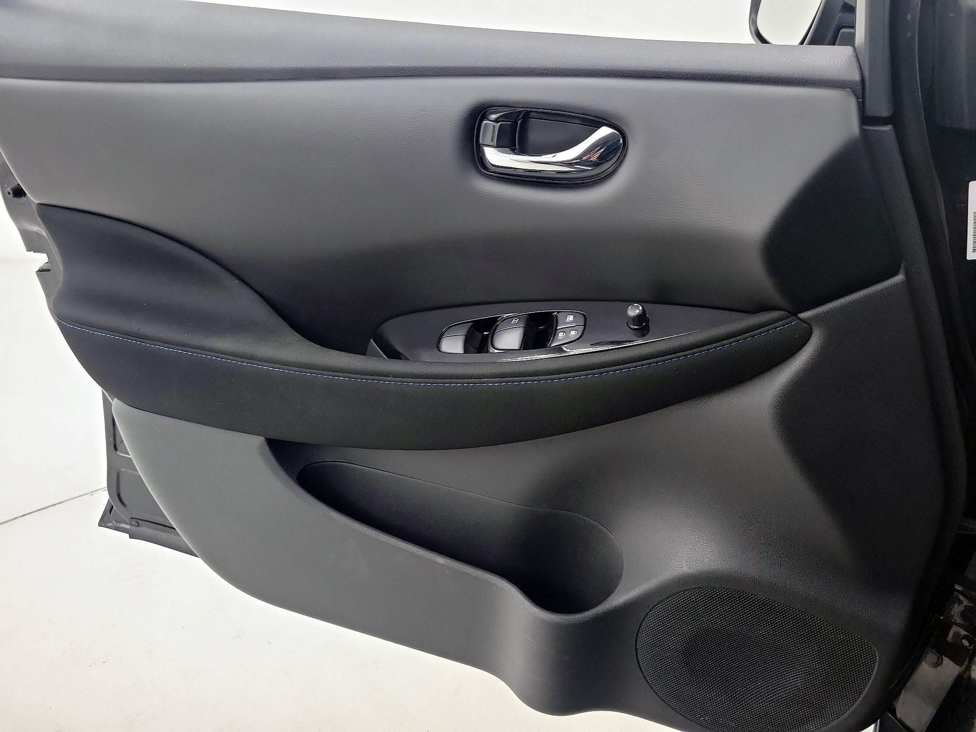 Thumbnail: 2024 Nissan Leaf - 12