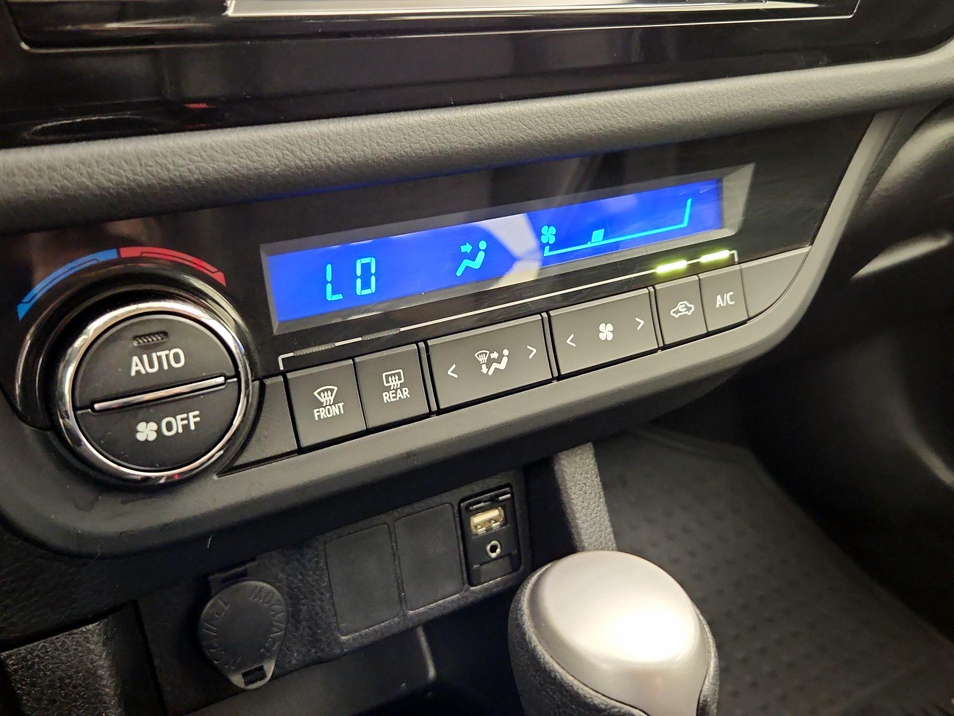 Thumbnail: 2015 Toyota Corolla - 16
