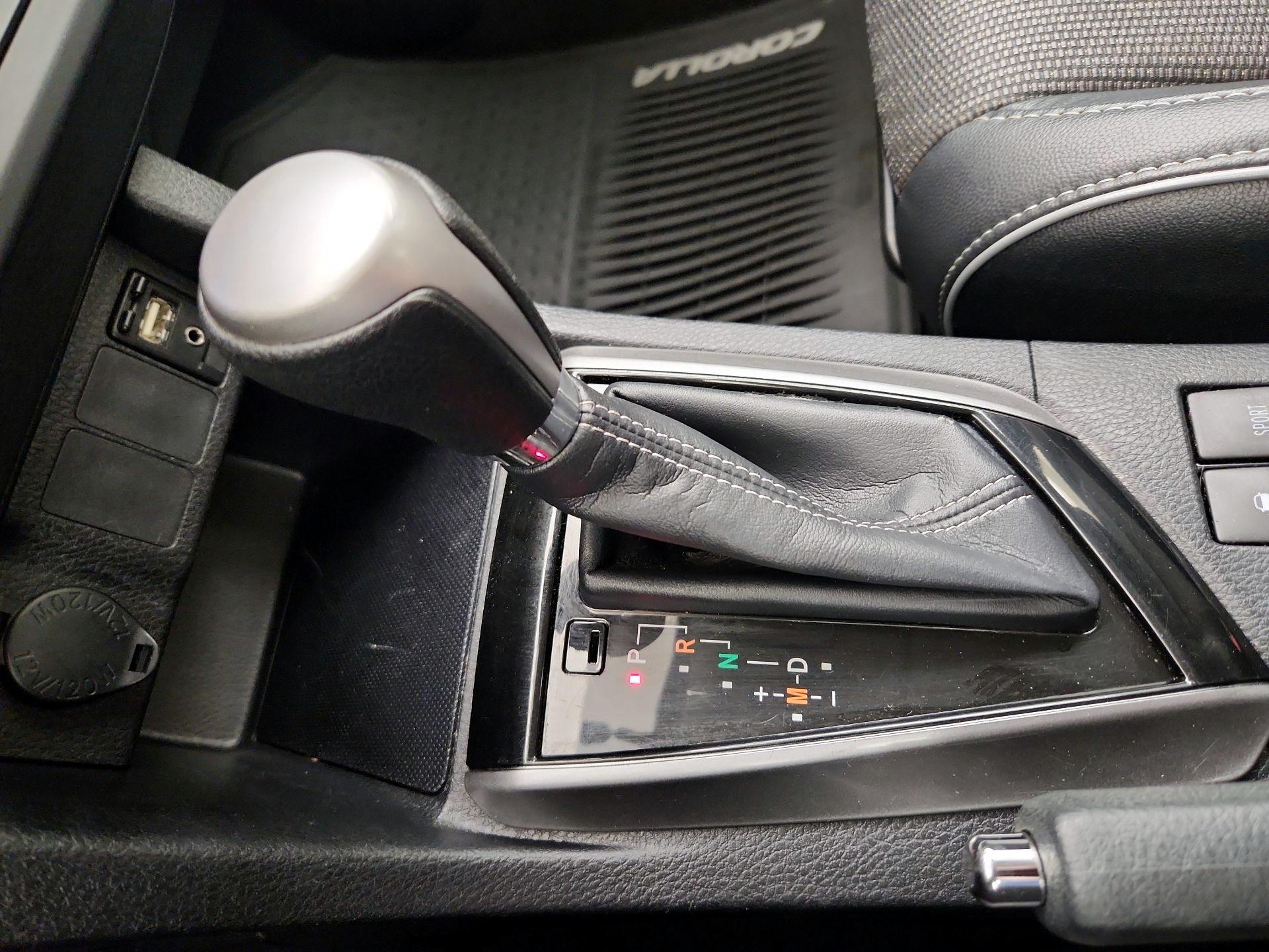 Thumbnail: 2015 Toyota Corolla - 17