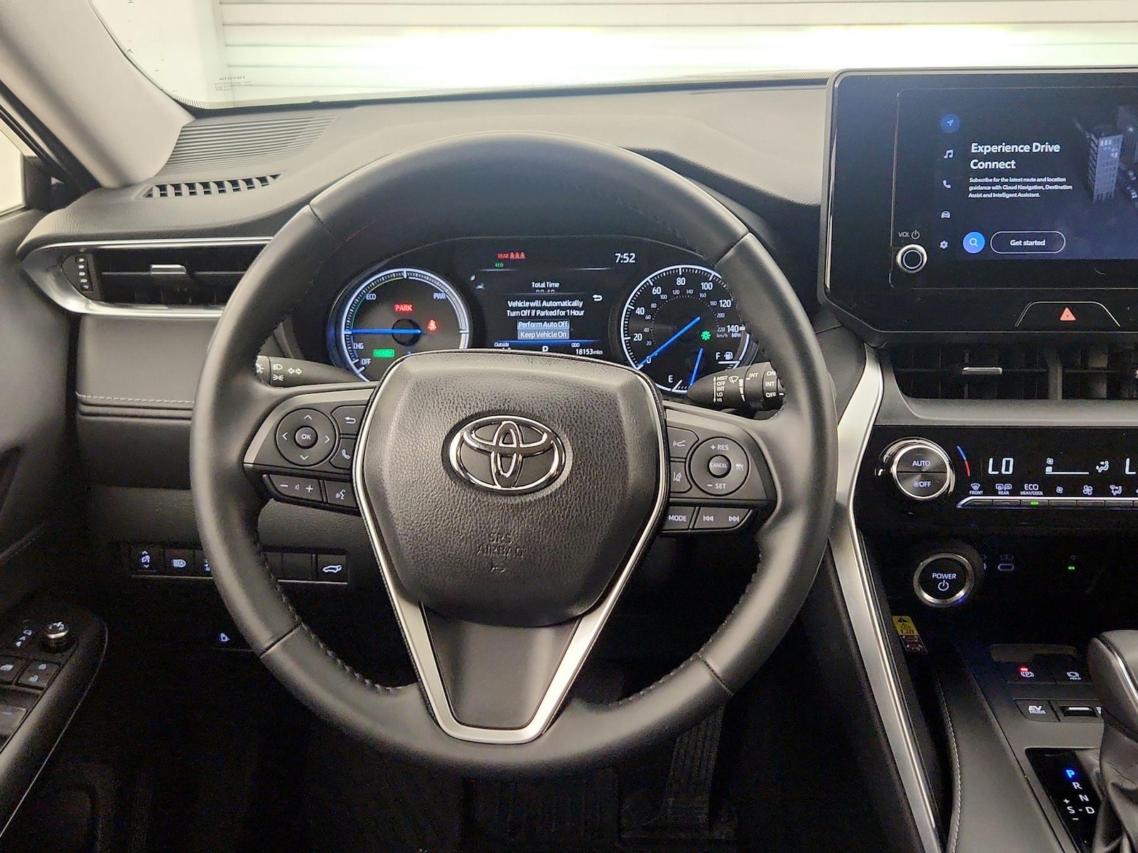 2024 Toyota Venza LE - Photo 11
