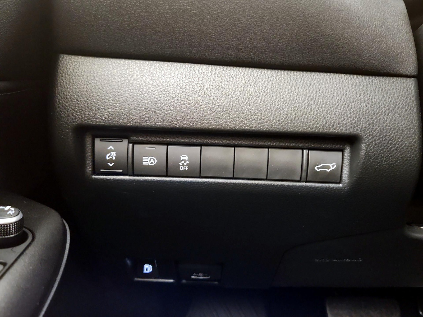 2024 Toyota Venza LE - Photo 14