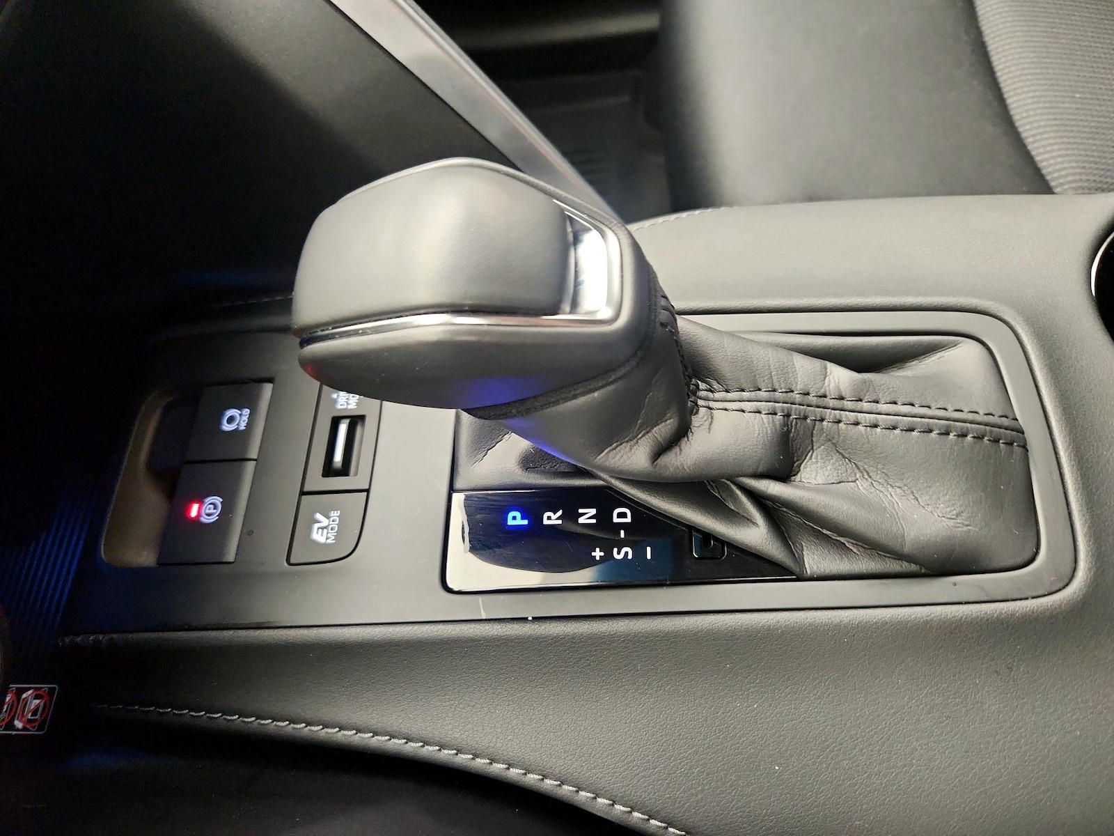 2024 Toyota Venza LE - Photo 18