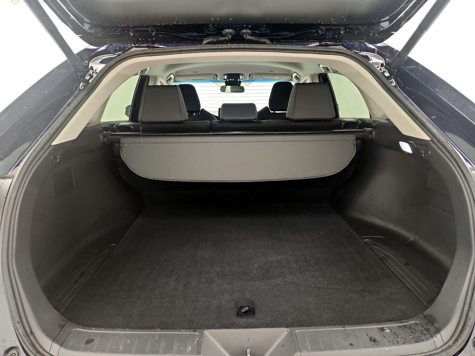 2024 Toyota Venza LE - Photo 21