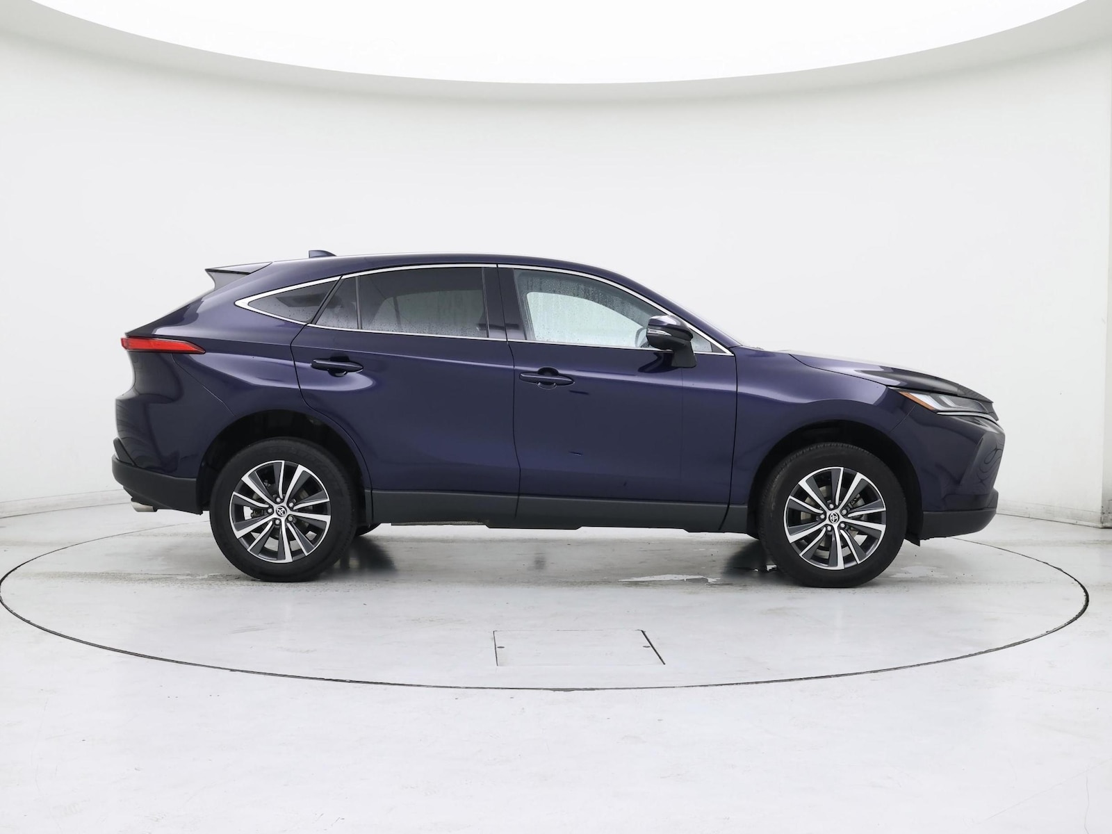 2024 Toyota Venza LE - Photo 8