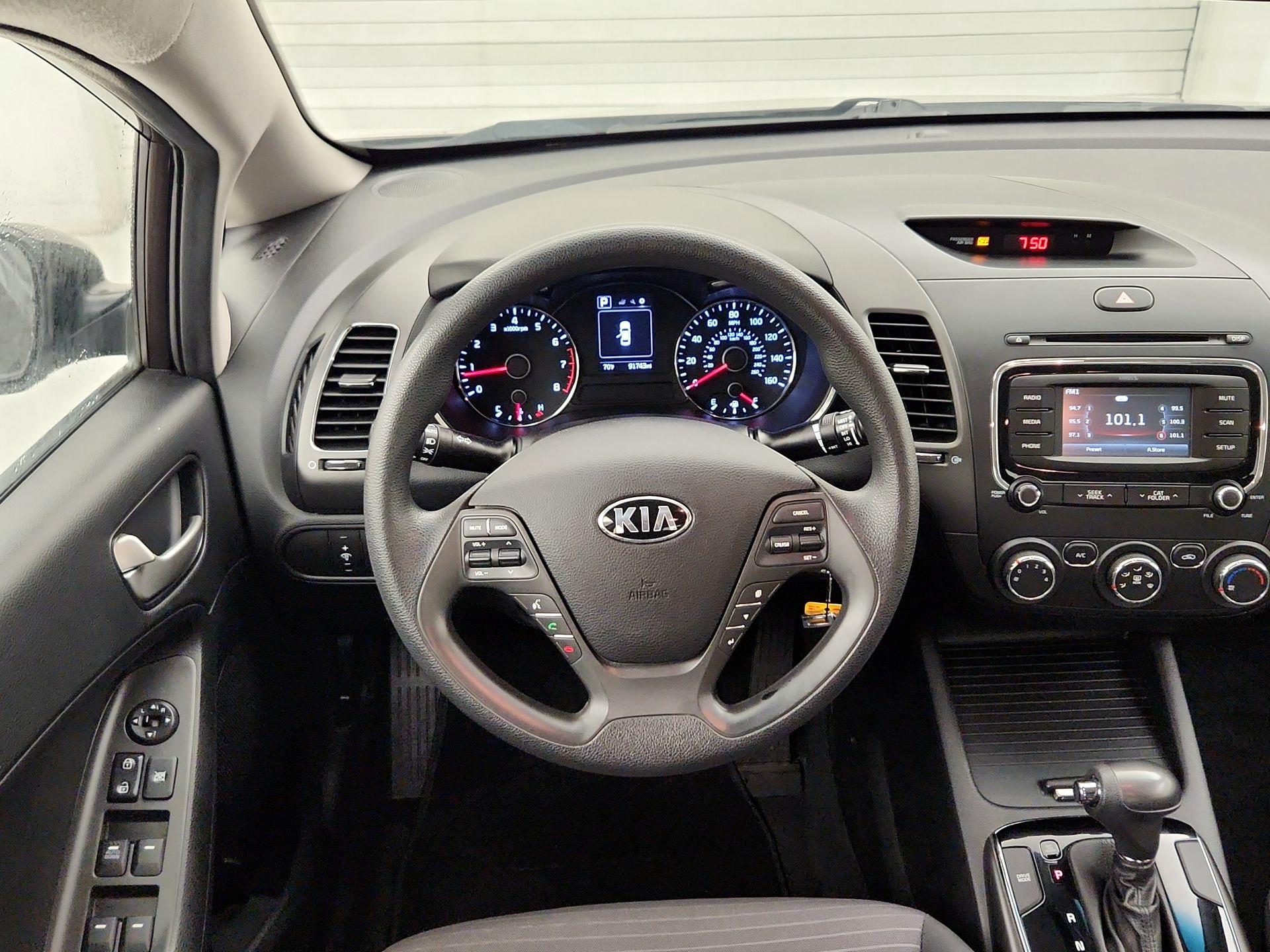 Thumbnail: 2017 Kia Forte - 10