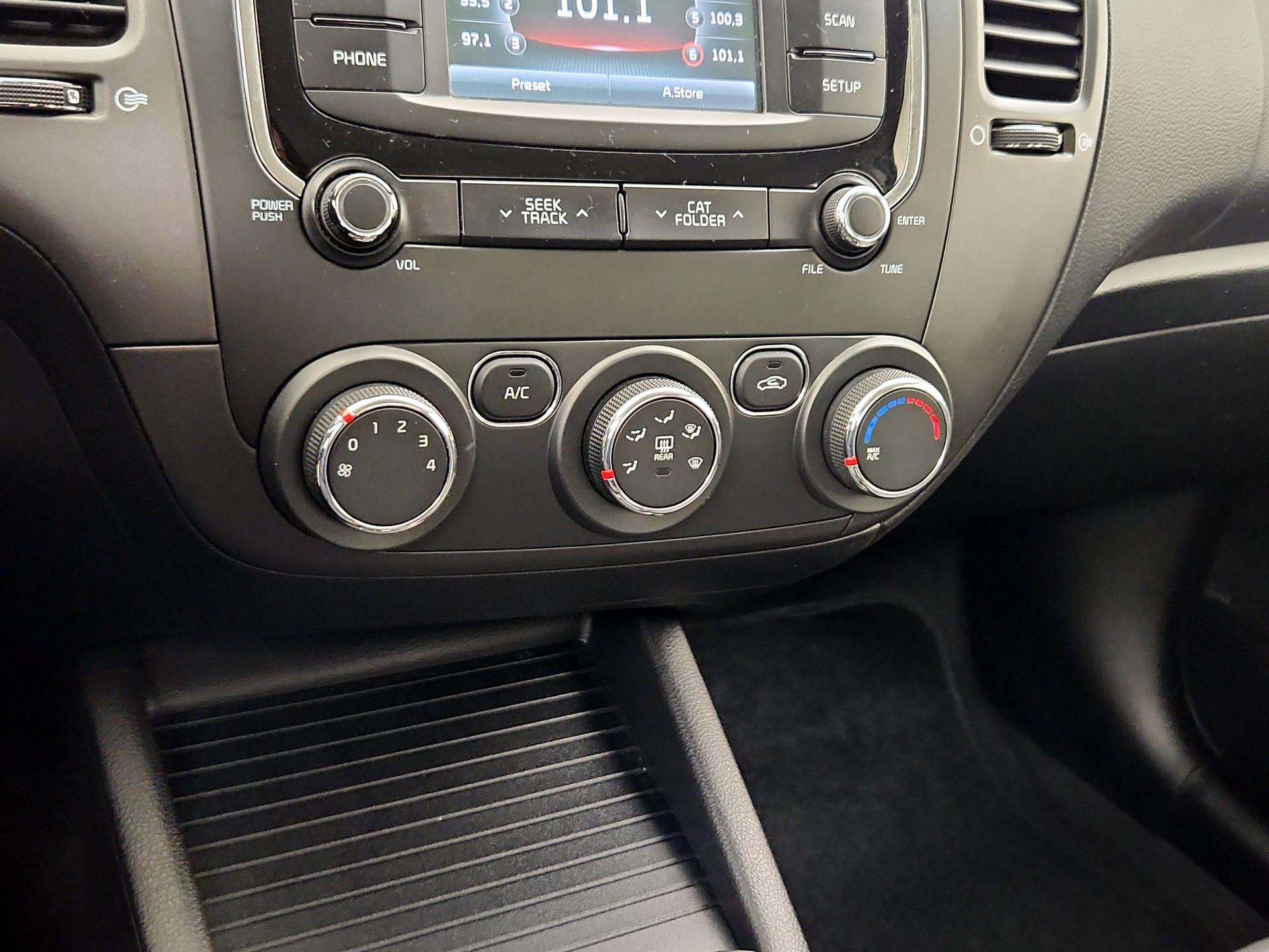 Thumbnail: 2017 Kia Forte - 16