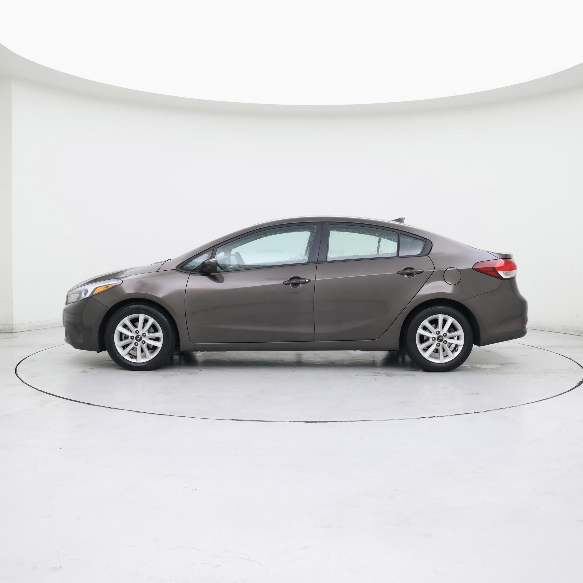 Thumbnail: 2017 Kia Forte - 3