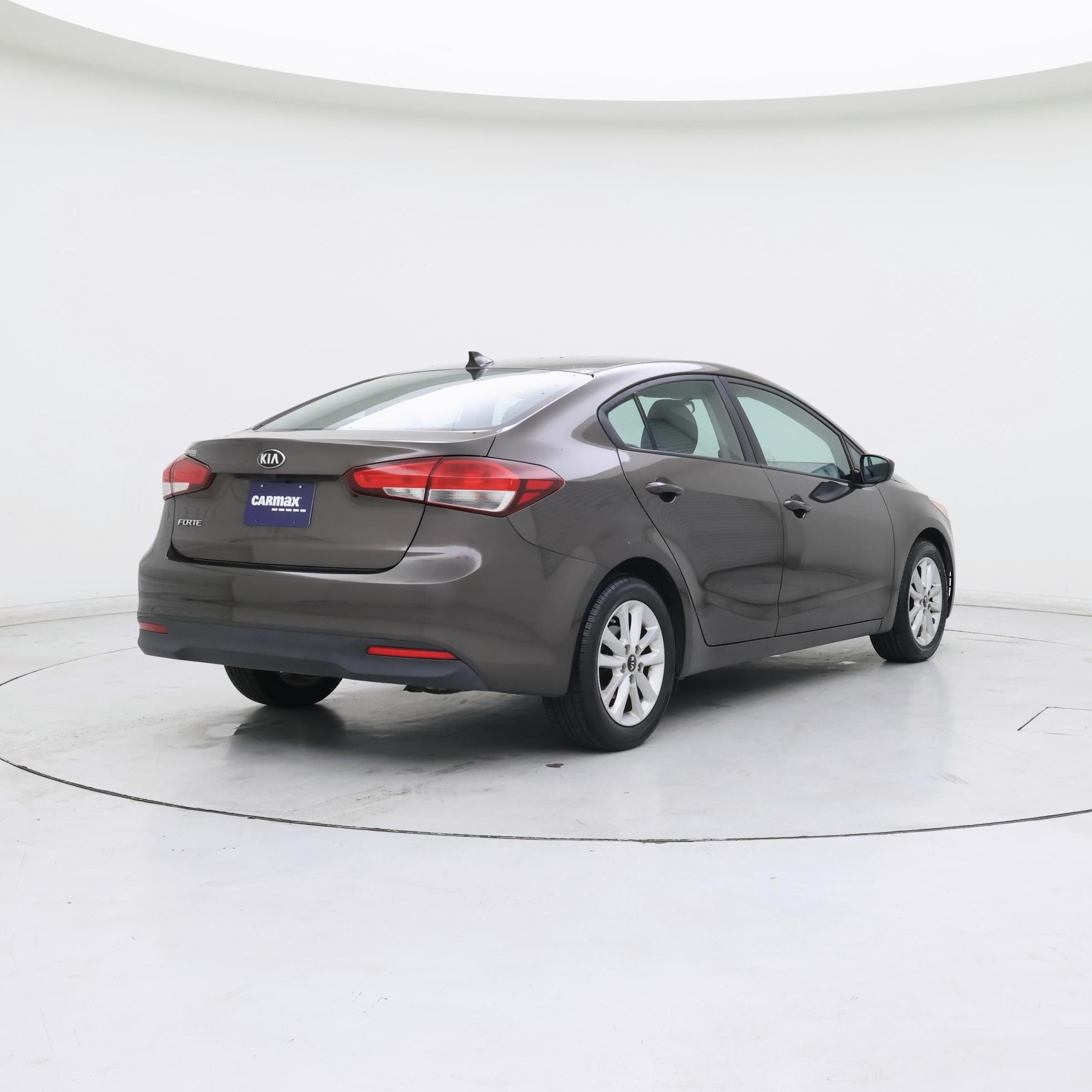 Thumbnail: 2017 Kia Forte - 8