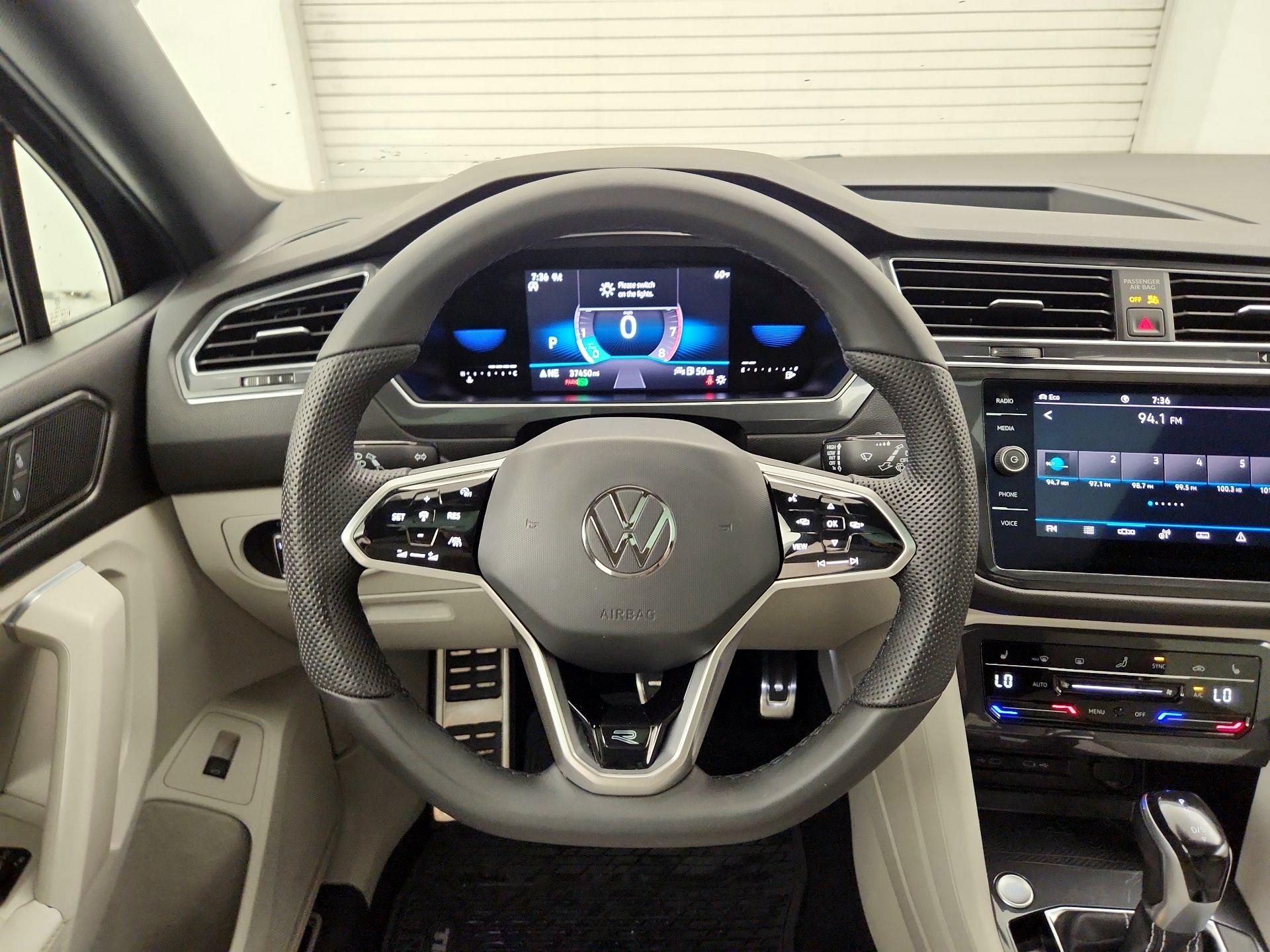 Thumbnail: 2022 Volkswagen Tiguan - 10