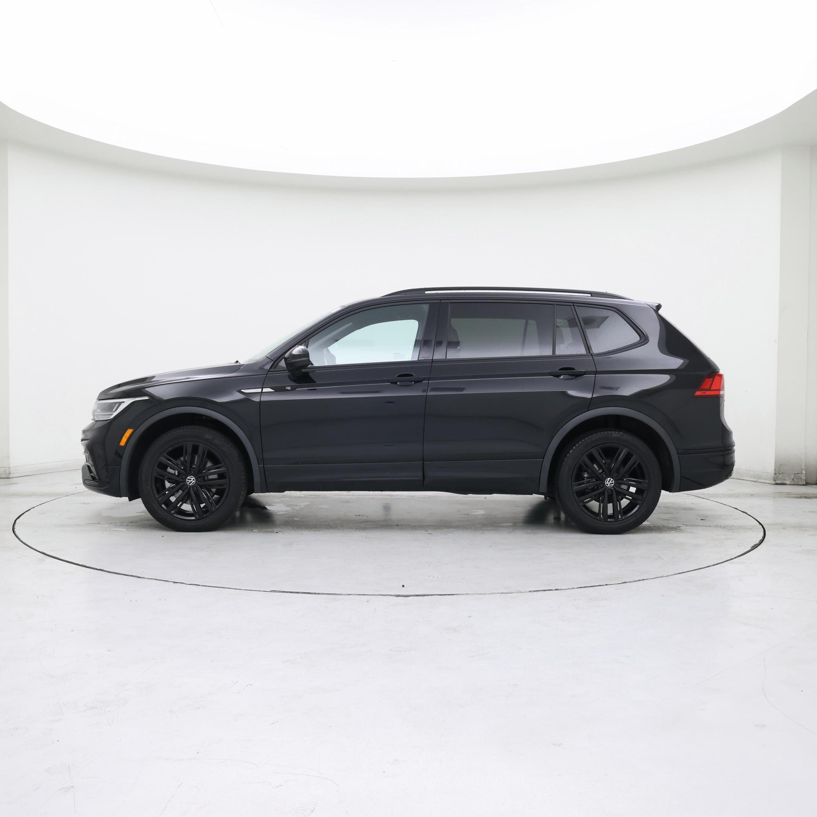 Thumbnail: 2022 Volkswagen Tiguan - 3