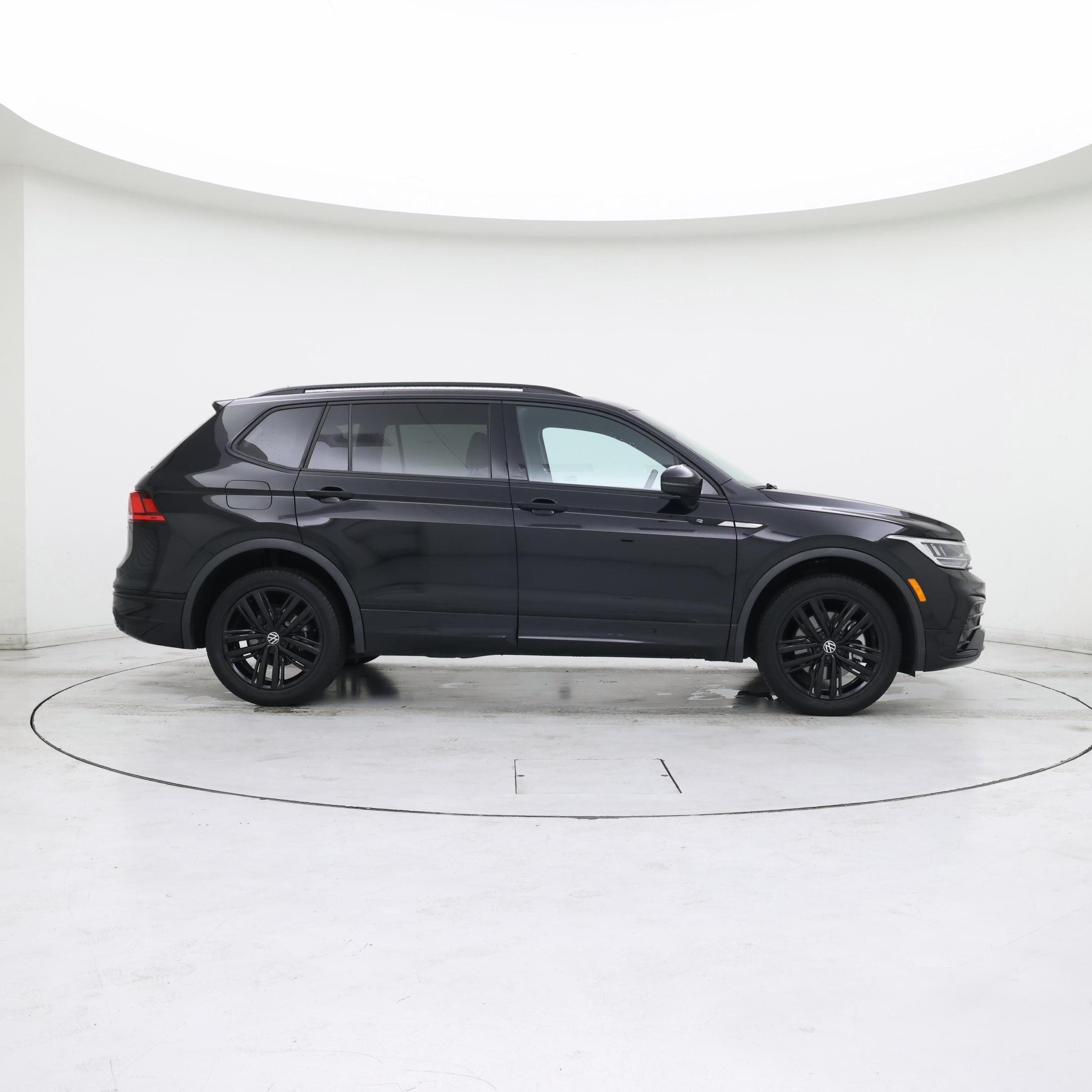 Thumbnail: 2022 Volkswagen Tiguan - 7
