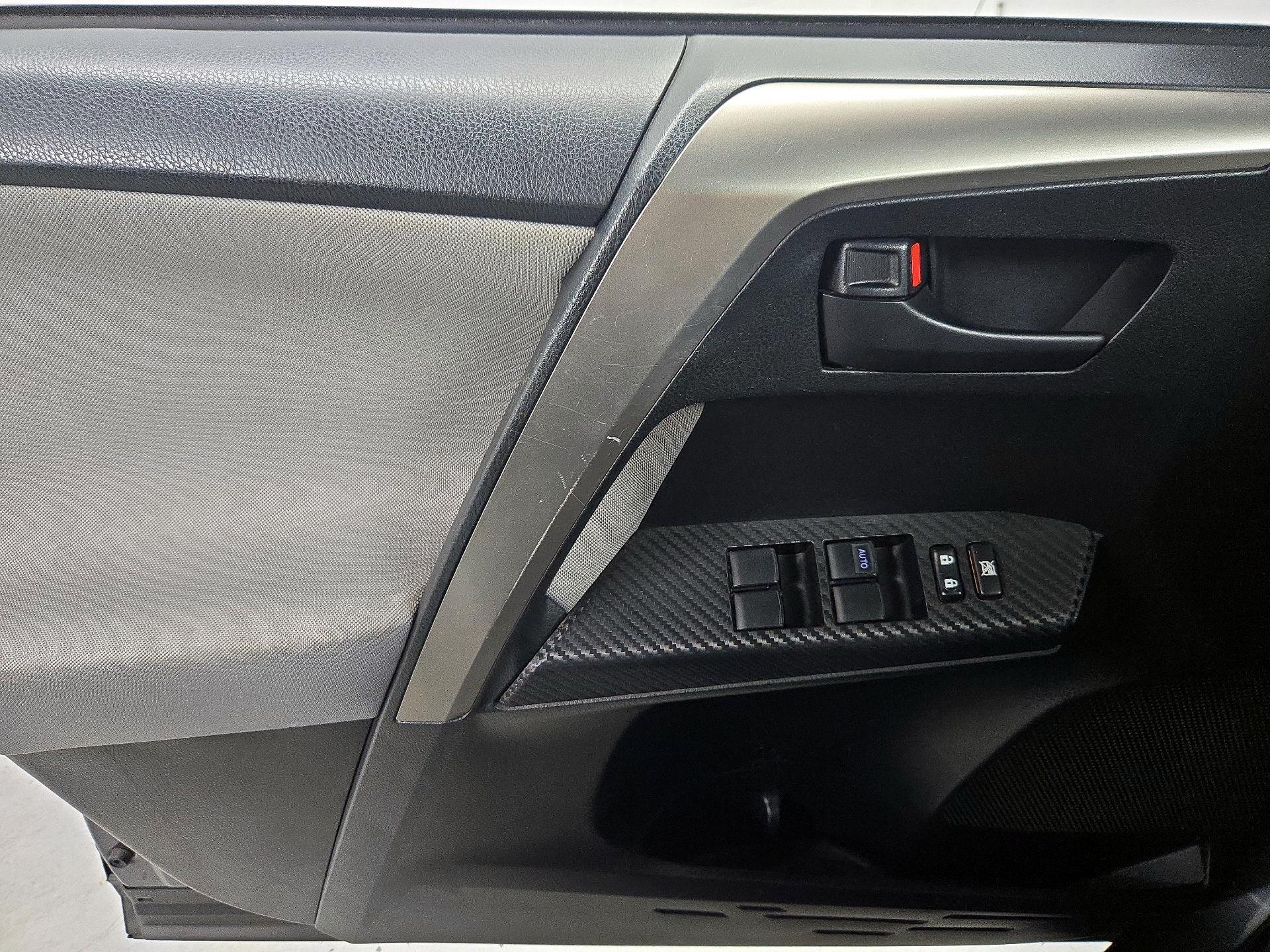 Thumbnail: 2015 Toyota RAV4 - 12