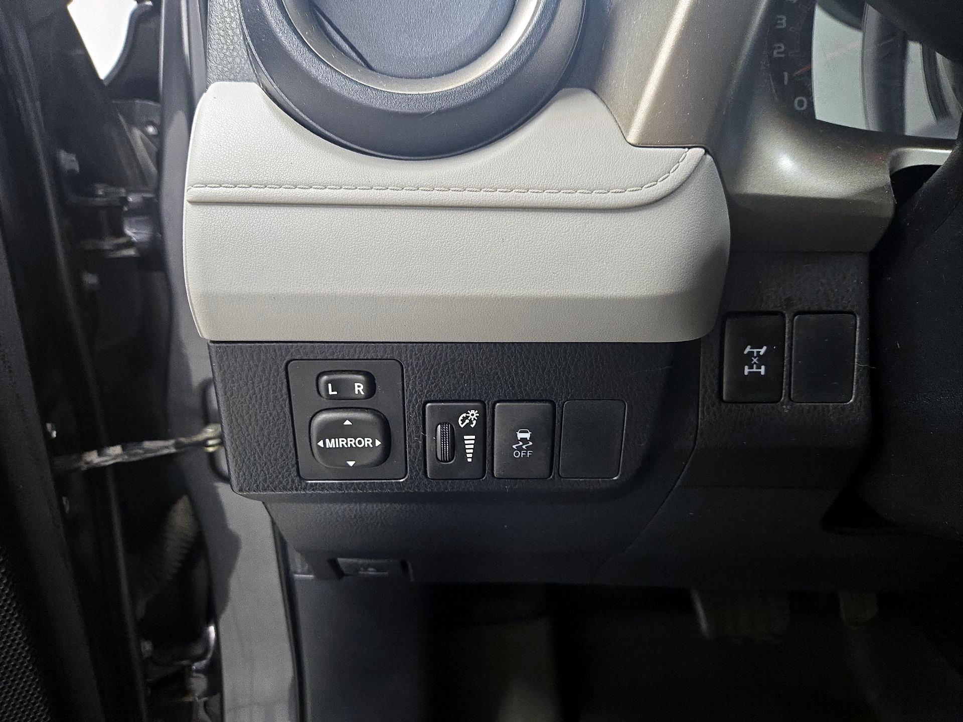 Thumbnail: 2015 Toyota RAV4 - 13