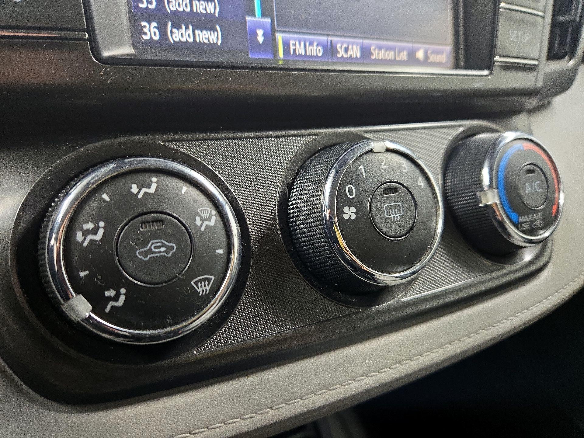 Thumbnail: 2015 Toyota RAV4 - 16