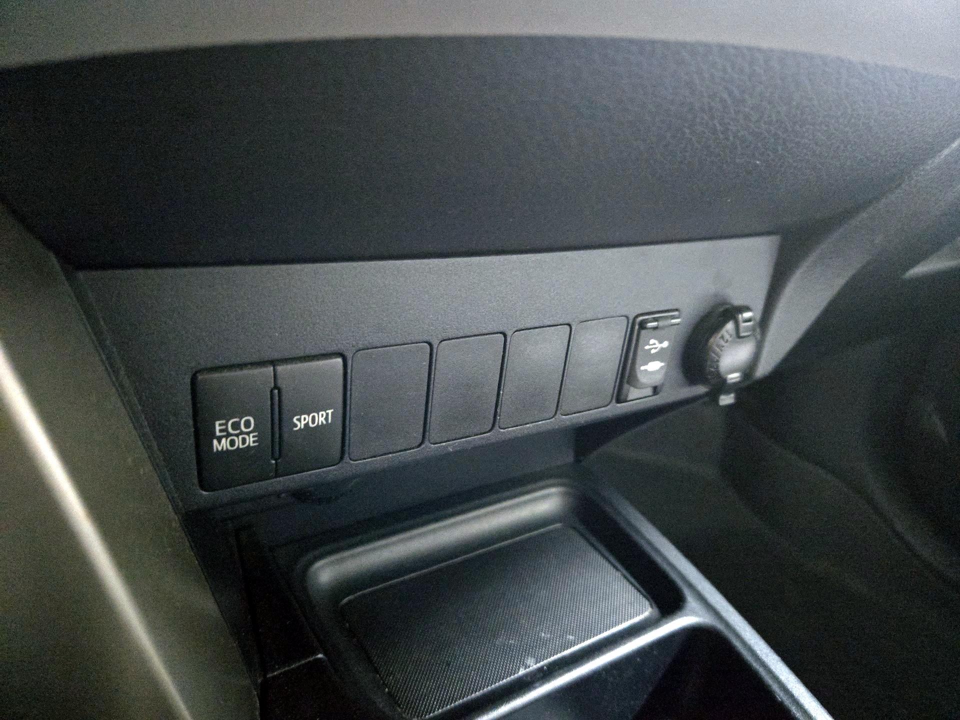 Thumbnail: 2015 Toyota RAV4 - 18