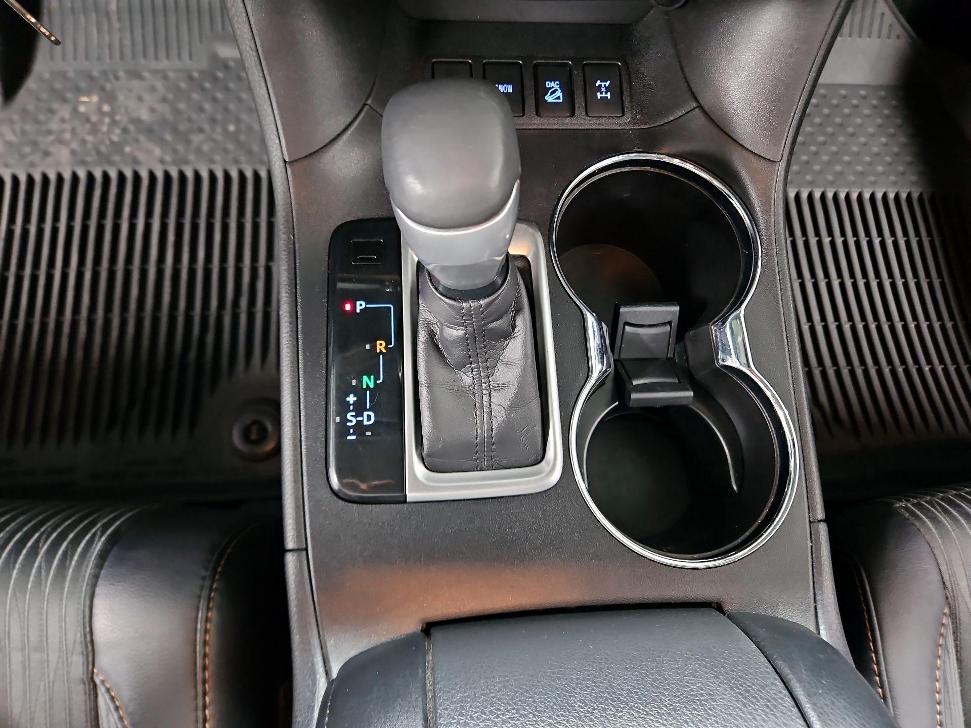 Thumbnail: 2018 Toyota Highlander - 17