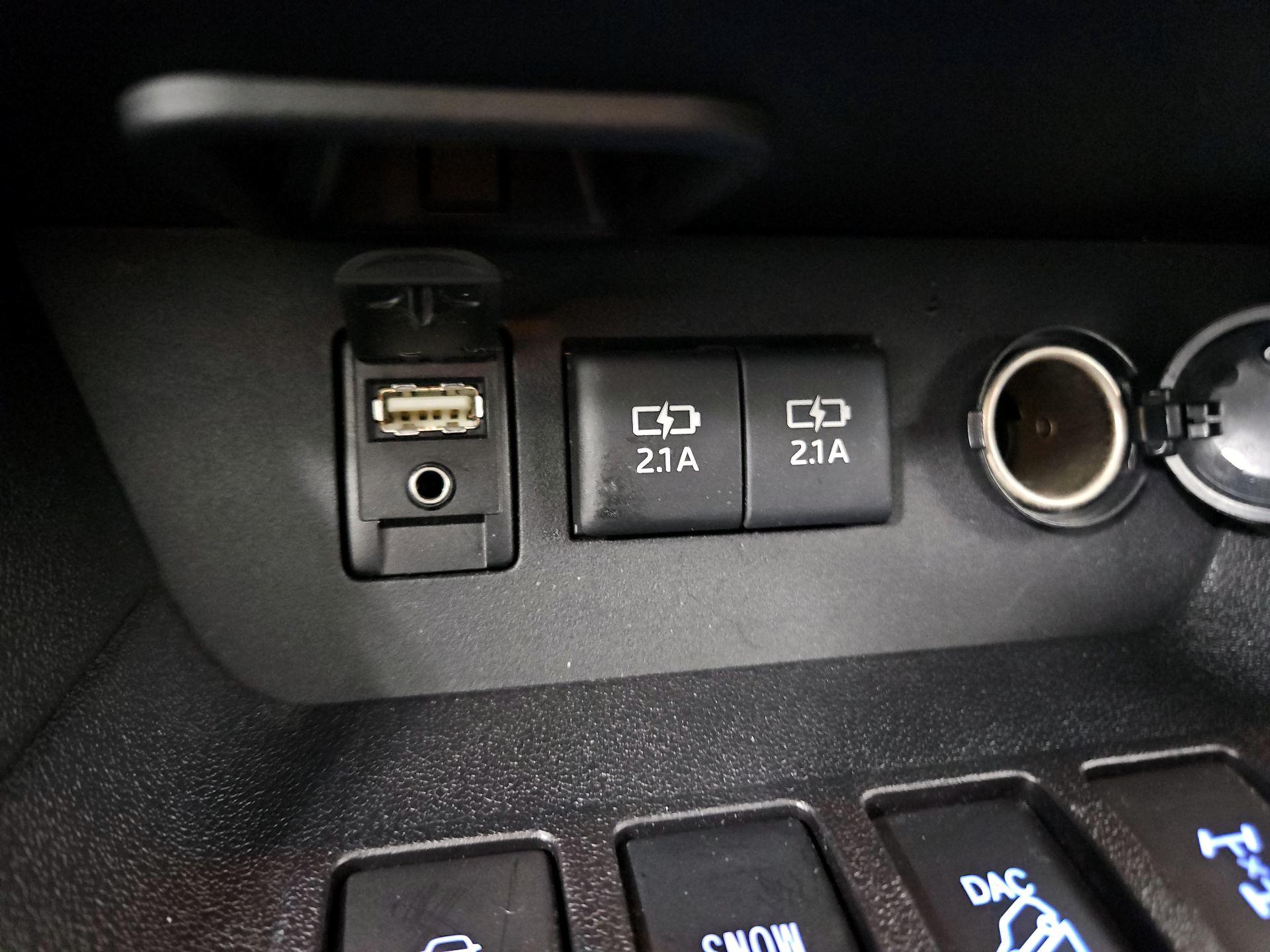 Thumbnail: 2018 Toyota Highlander - 18