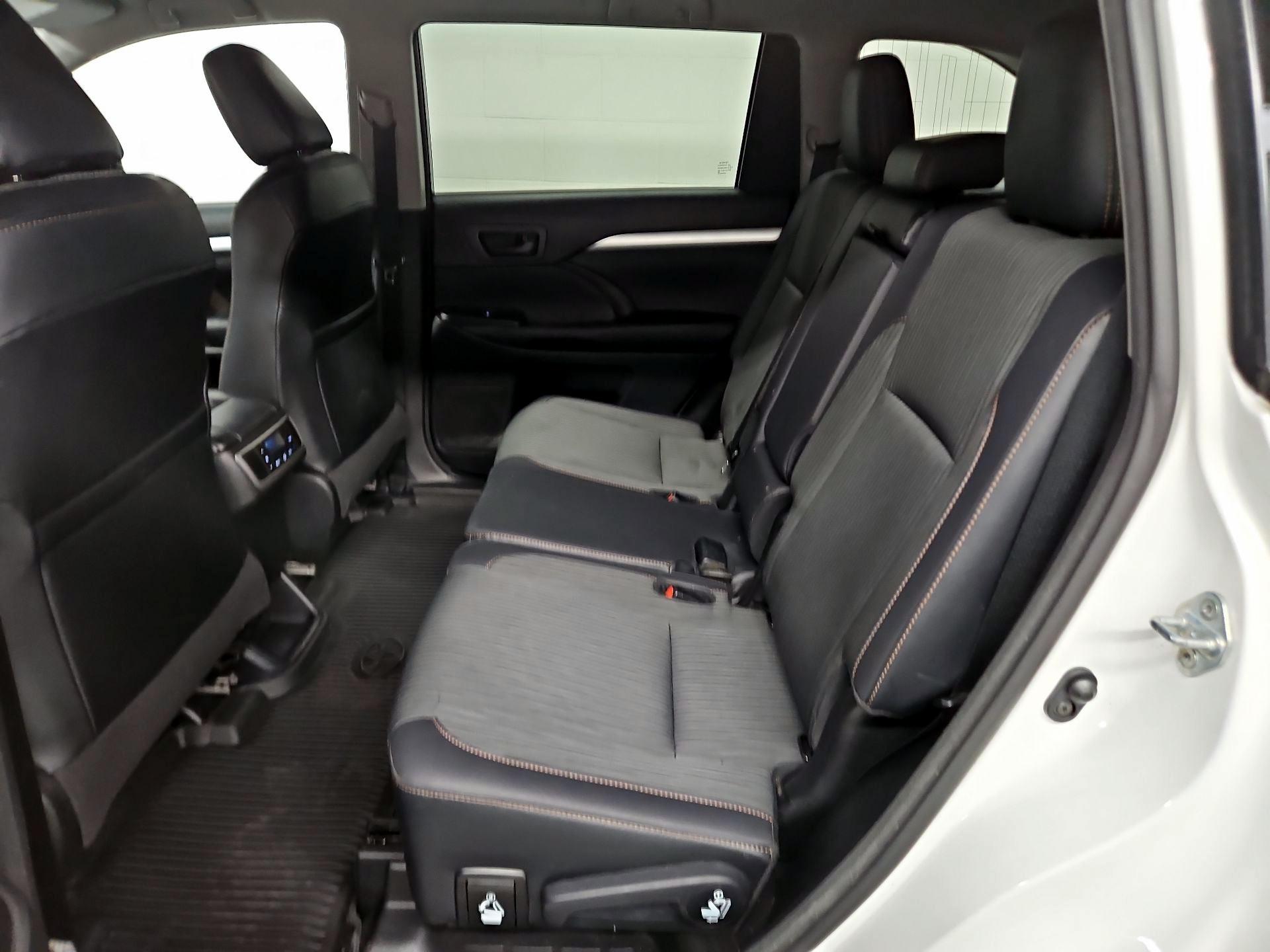 Thumbnail: 2018 Toyota Highlander - 19
