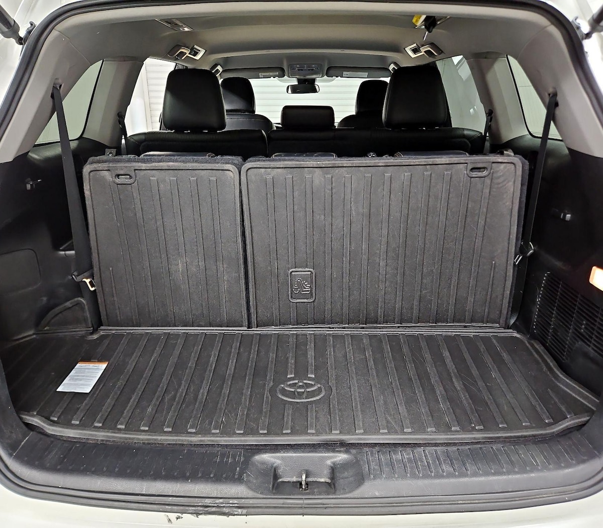 Trunk/Cargo (Seats Up)