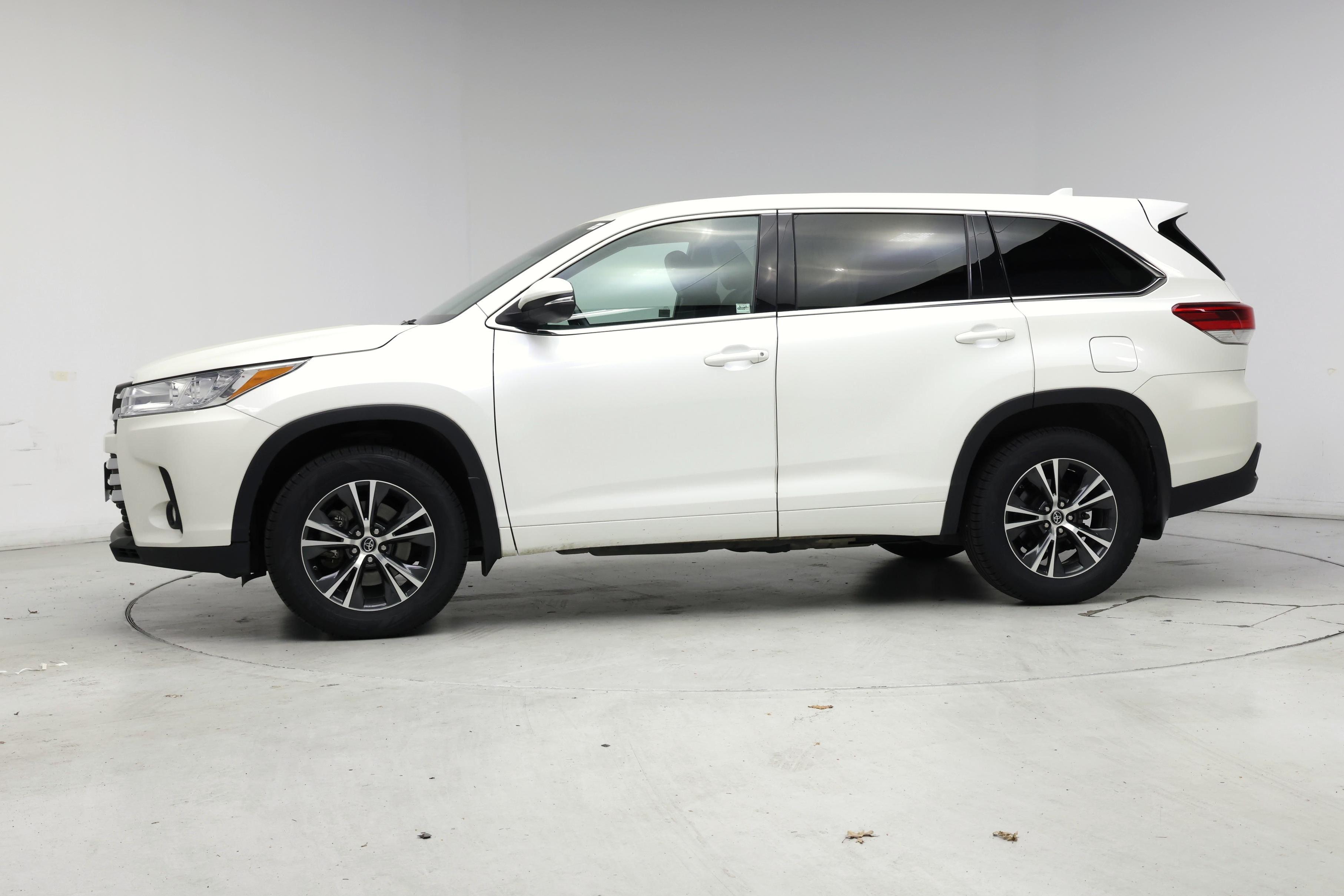 Thumbnail: 2018 Toyota Highlander - 3