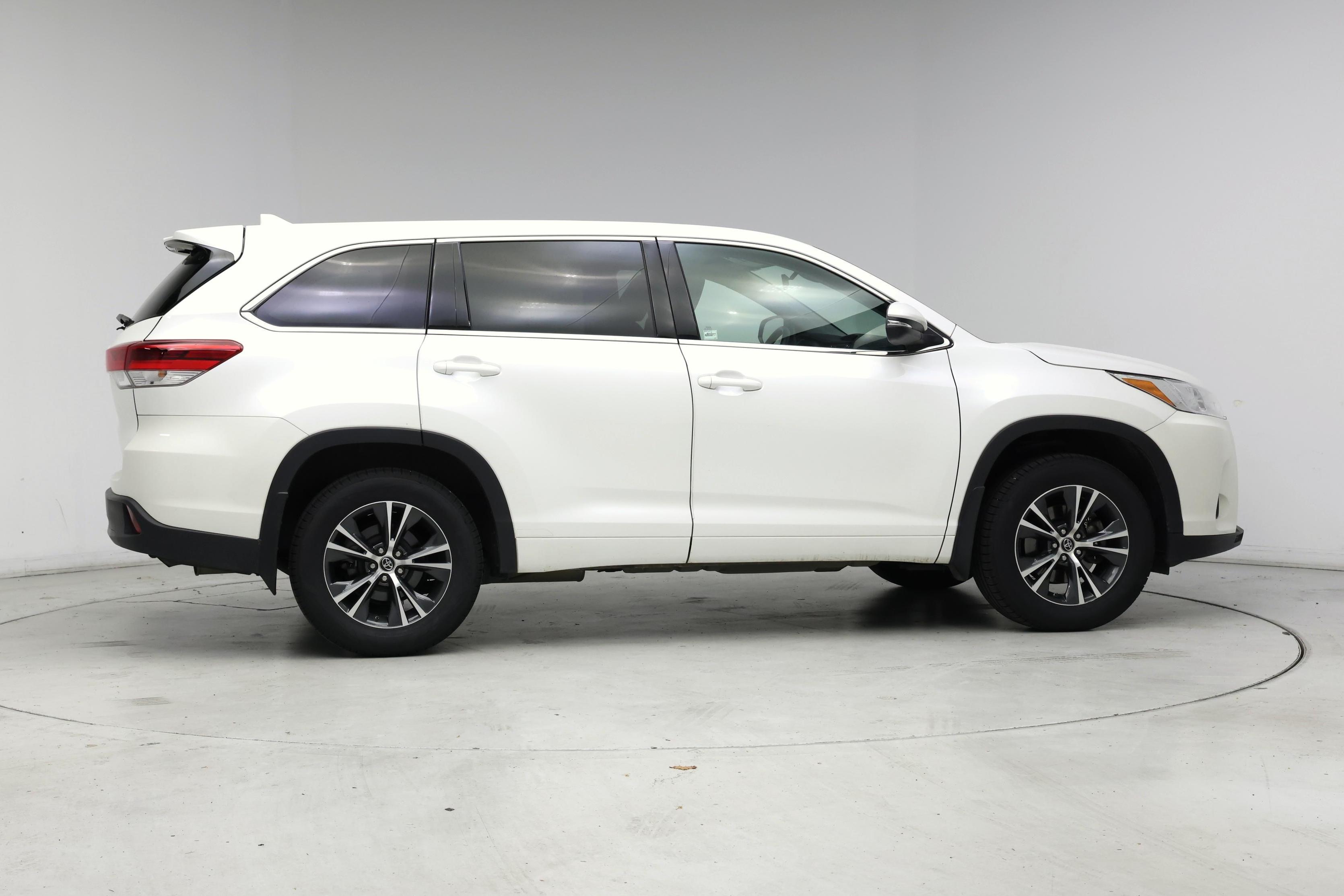 Thumbnail: 2018 Toyota Highlander - 7