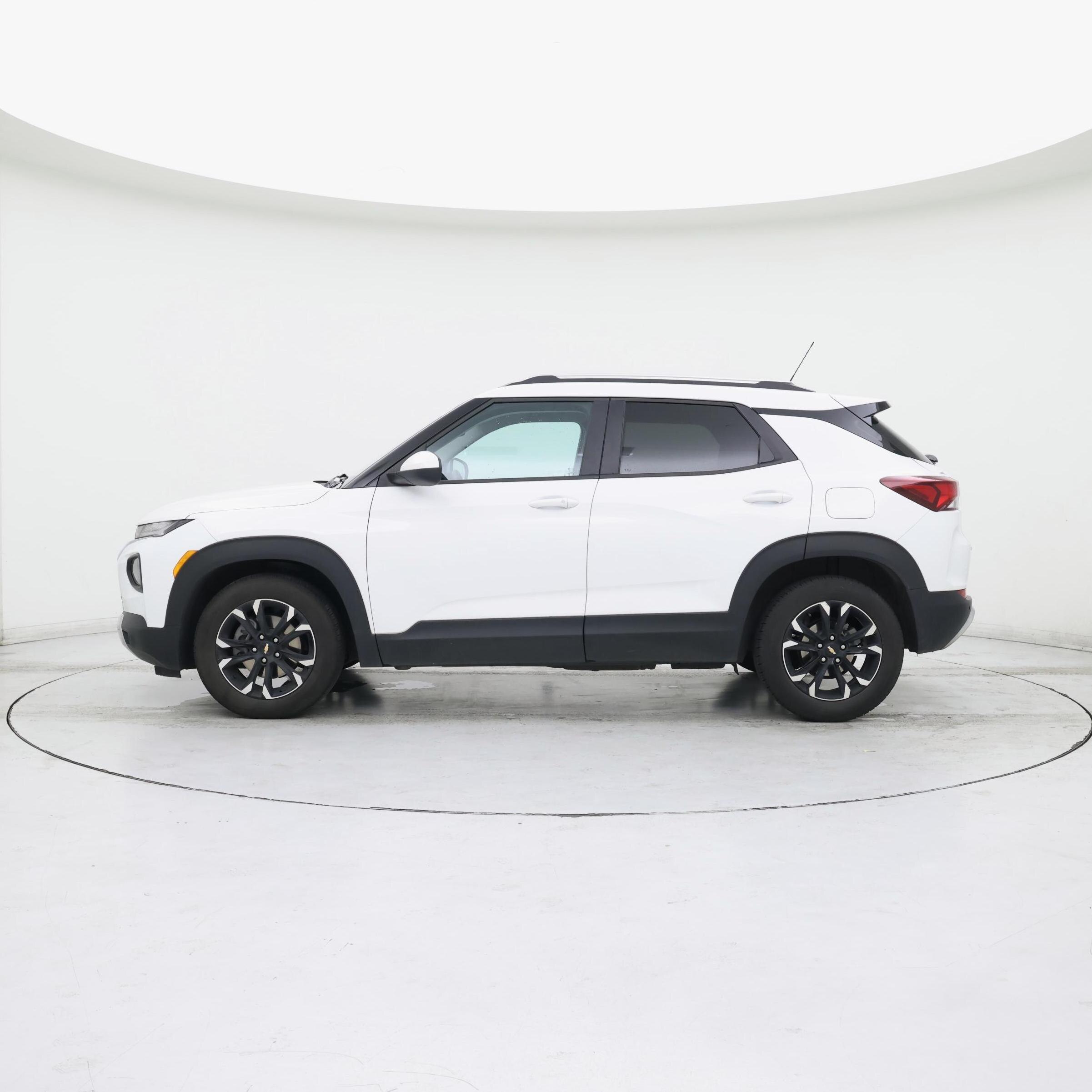 Thumbnail: 2021 Chevrolet TrailBlazer - 3