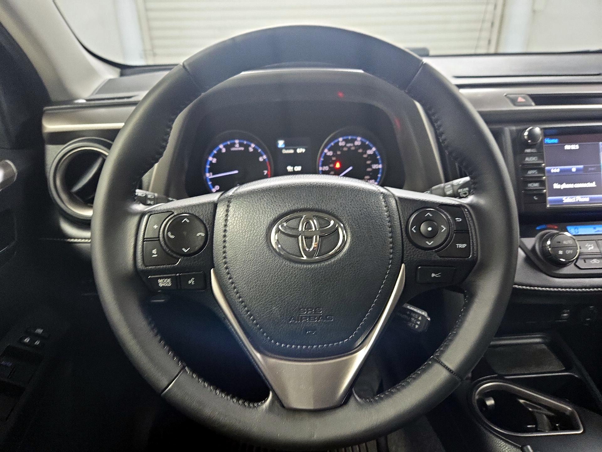 Thumbnail: 2017 Toyota RAV4 - 10