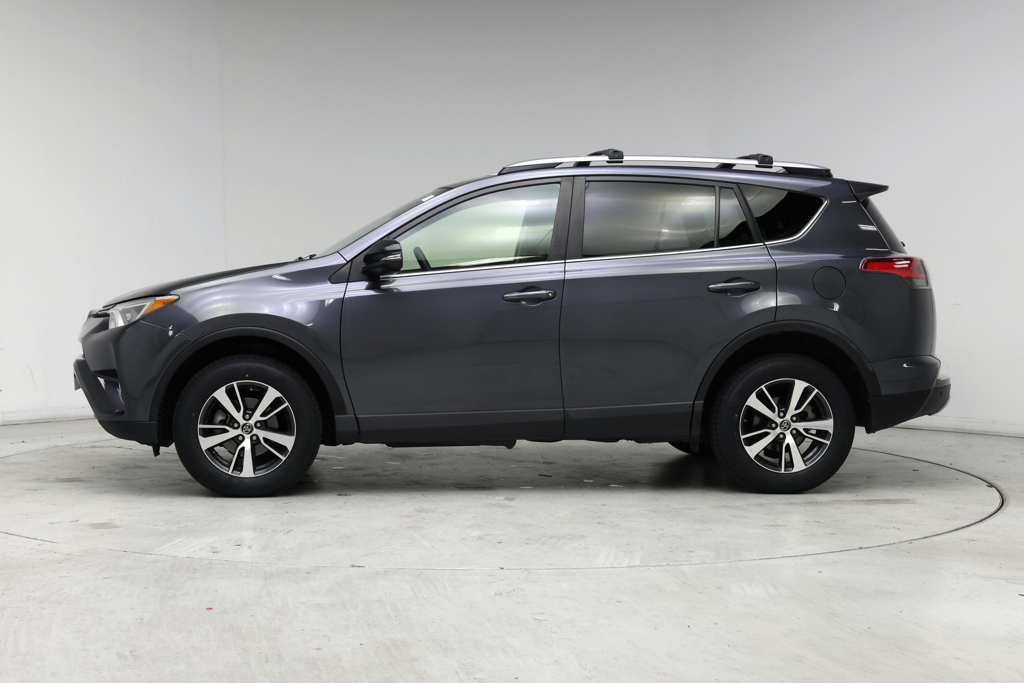 Thumbnail: 2017 Toyota RAV4 - 3