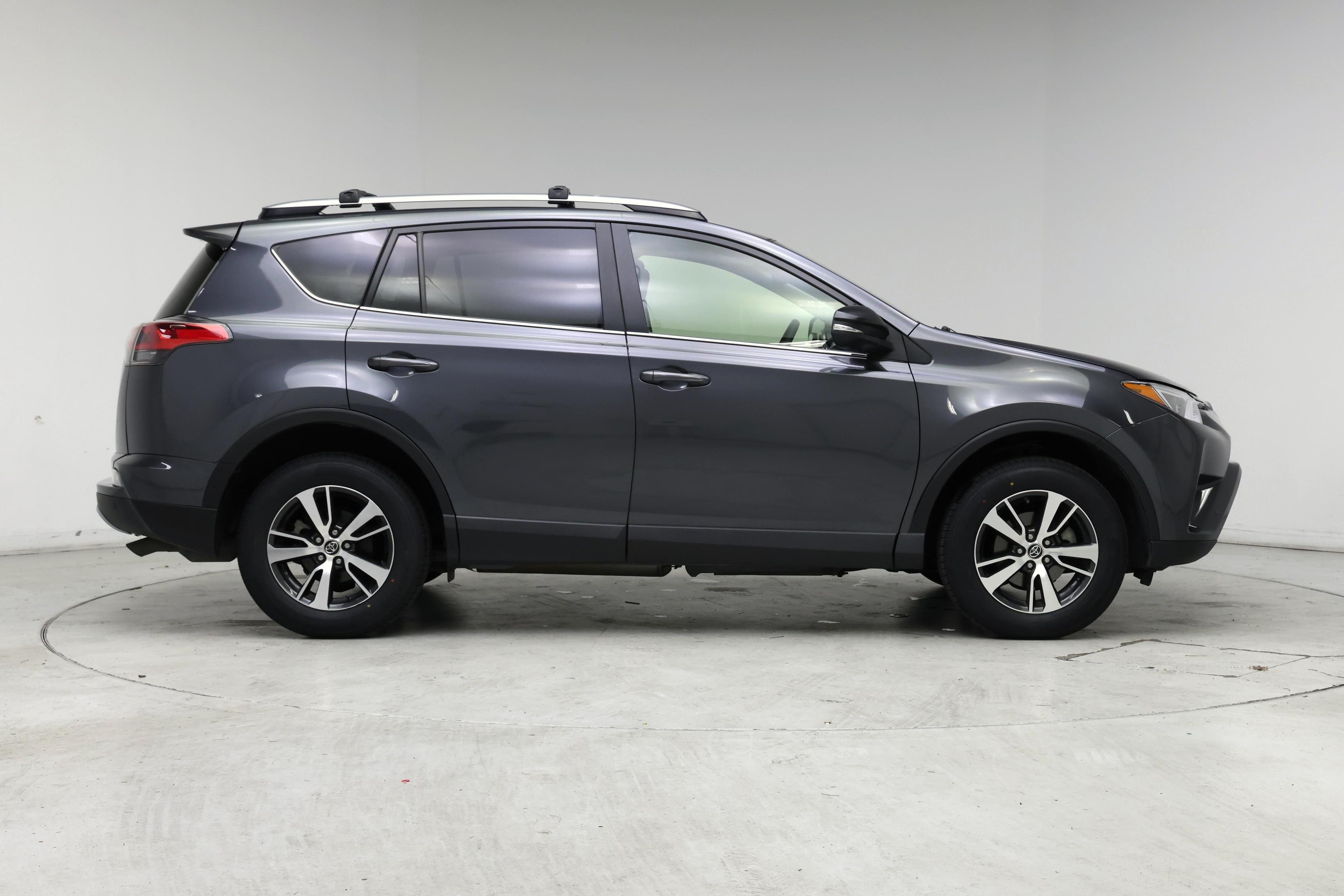 Thumbnail: 2017 Toyota RAV4 - 7