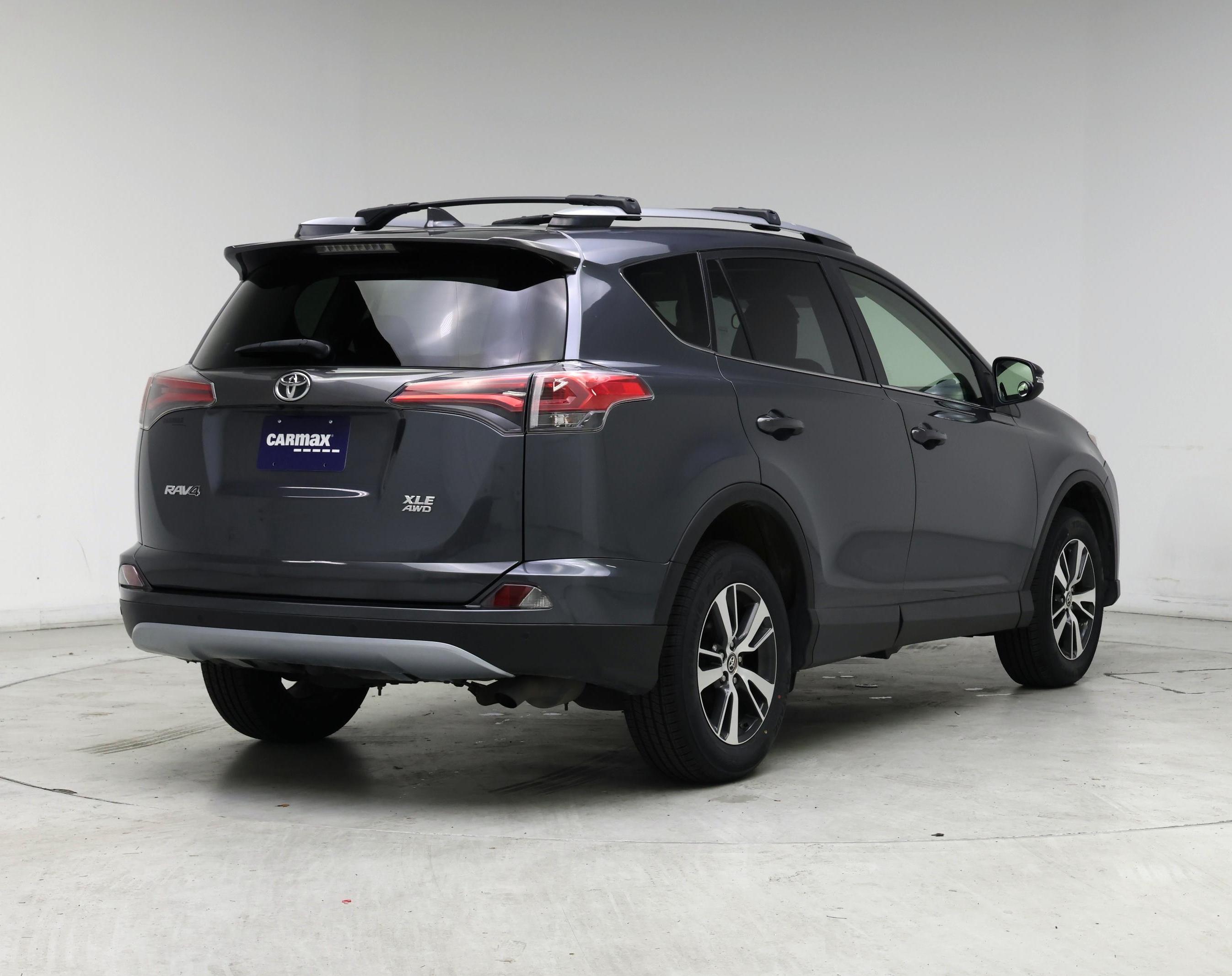 Thumbnail: 2017 Toyota RAV4 - 8