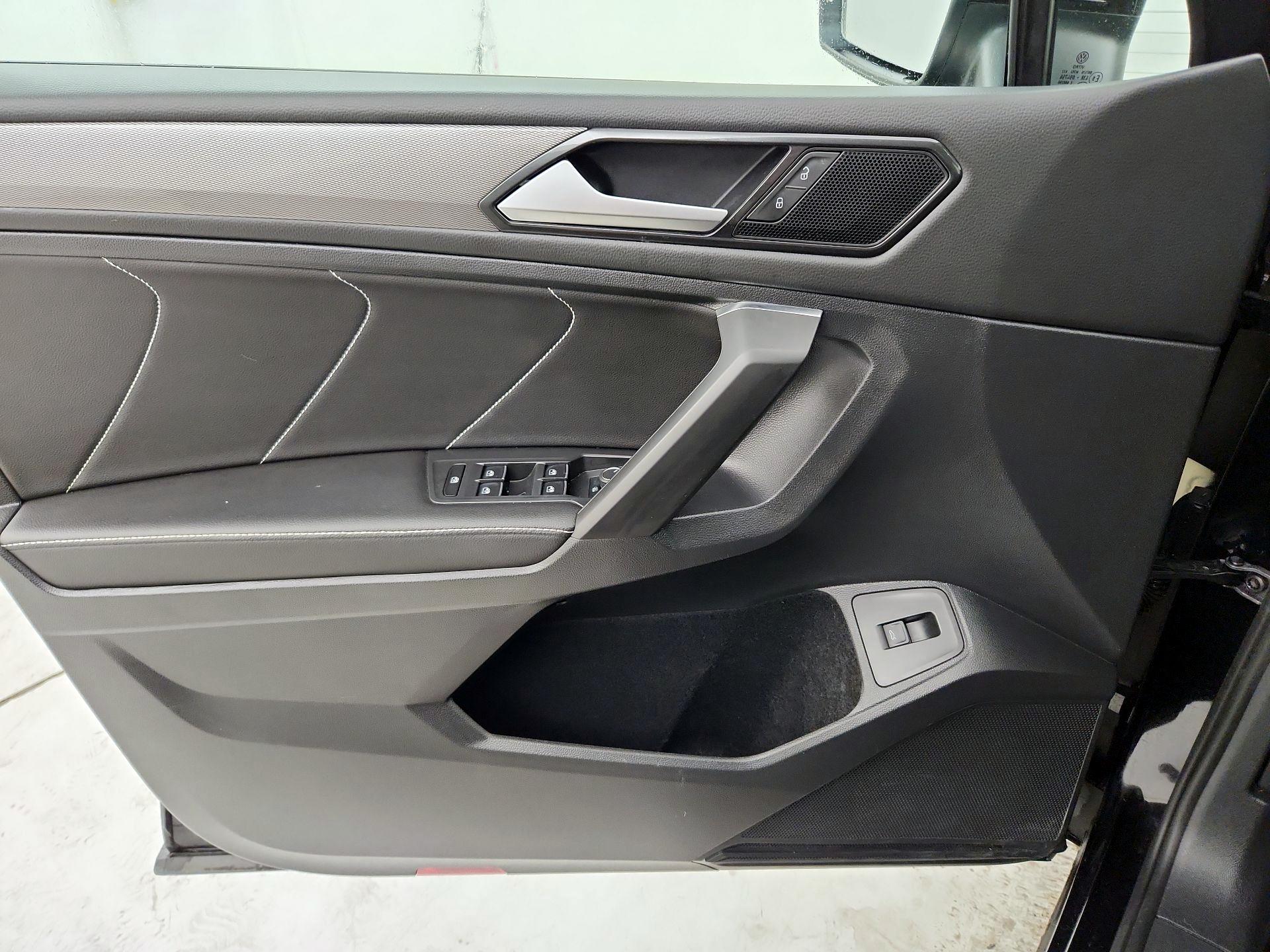Thumbnail: 2022 Volkswagen Tiguan - 12