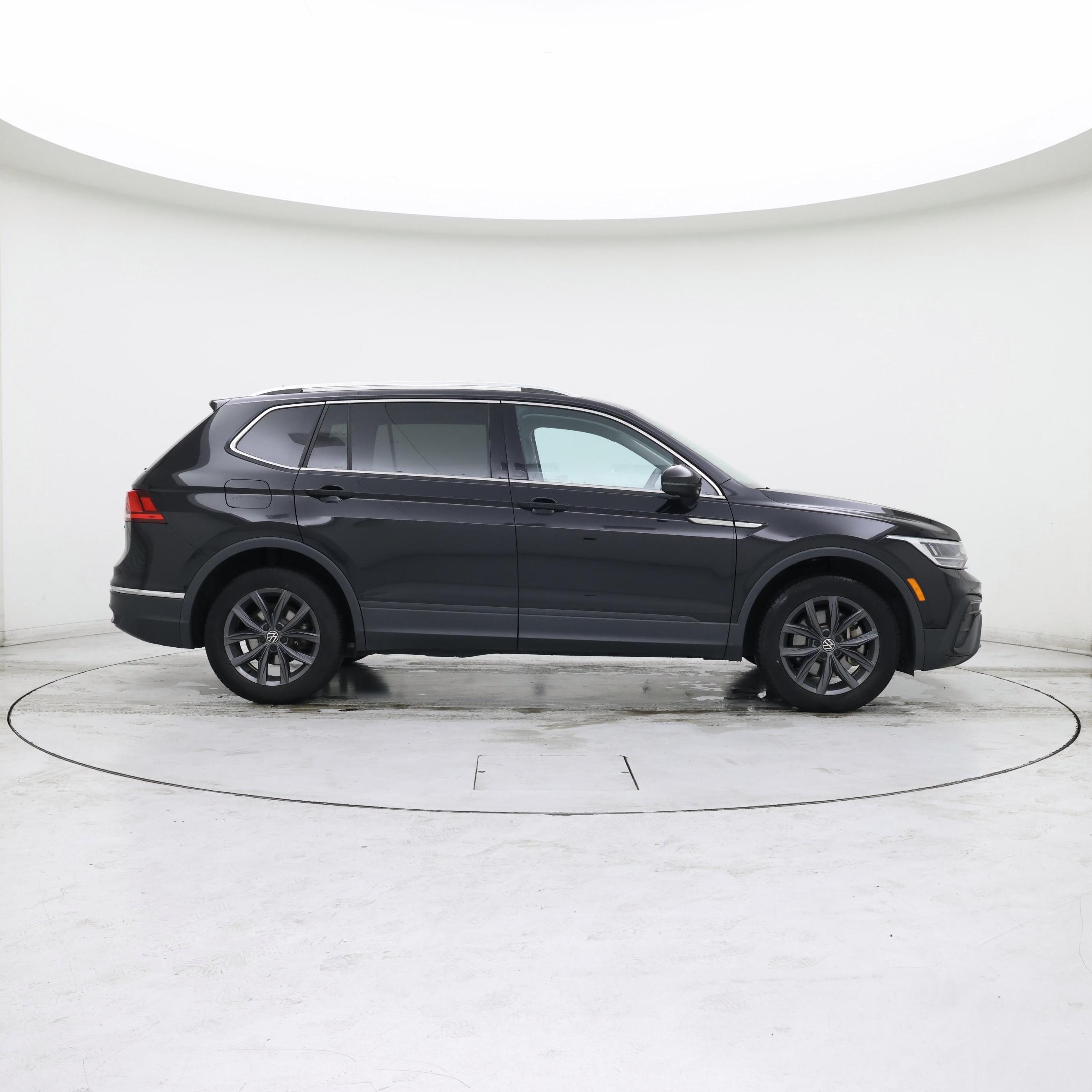 Thumbnail: 2022 Volkswagen Tiguan - 7