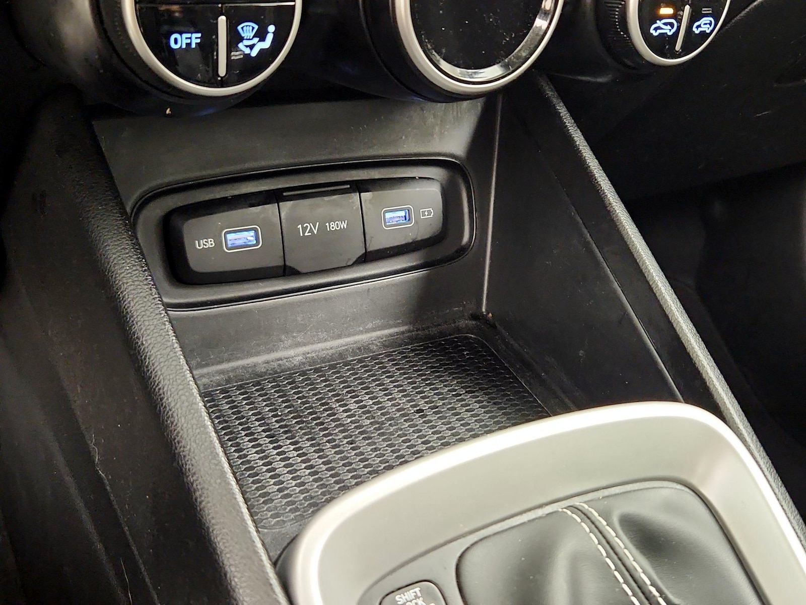 2022 Hyundai Venue SEL - Photo 19