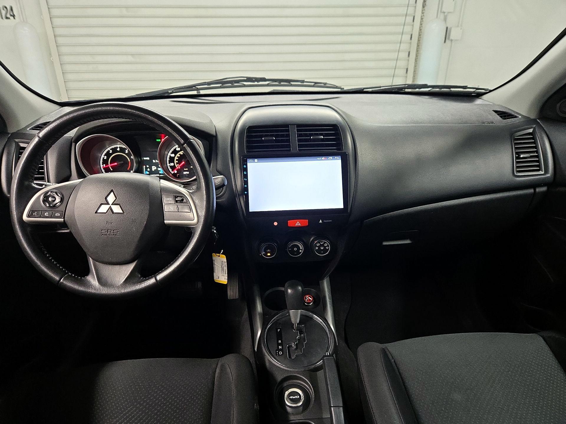 Thumbnail: 2014 Mitsubishi Outlander Sport - 9