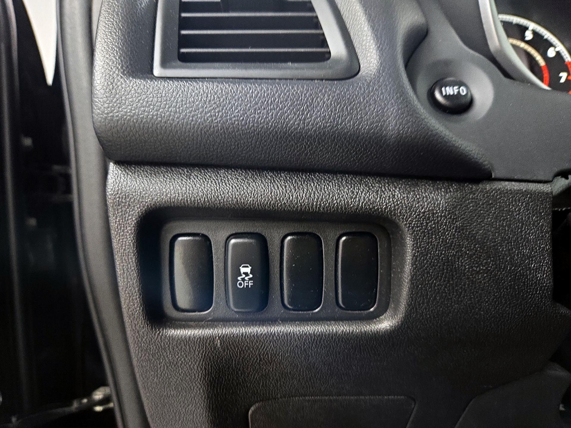 Thumbnail: 2014 Mitsubishi Outlander Sport - 13