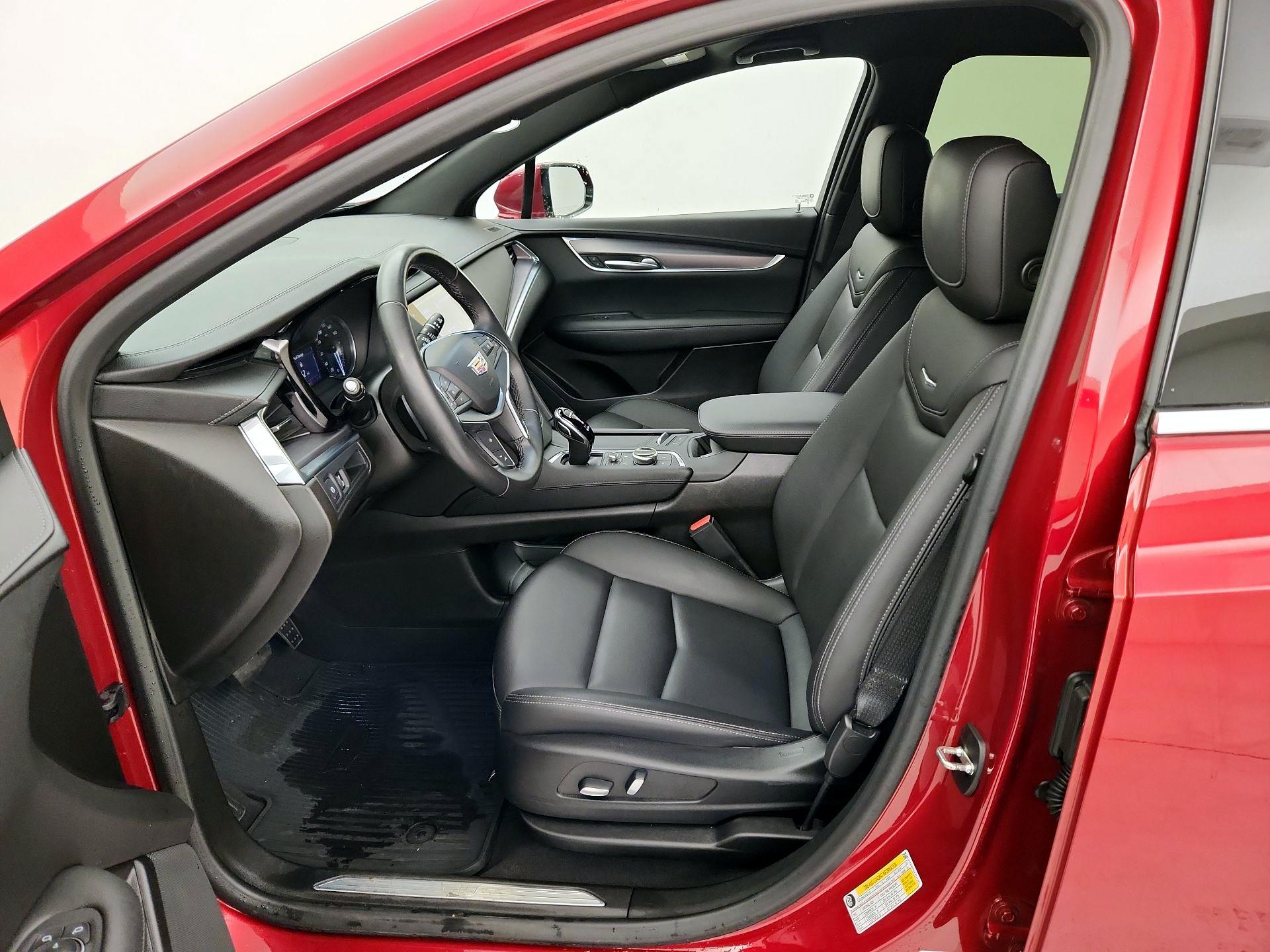 Thumbnail: 2023 Cadillac XT5 - 11